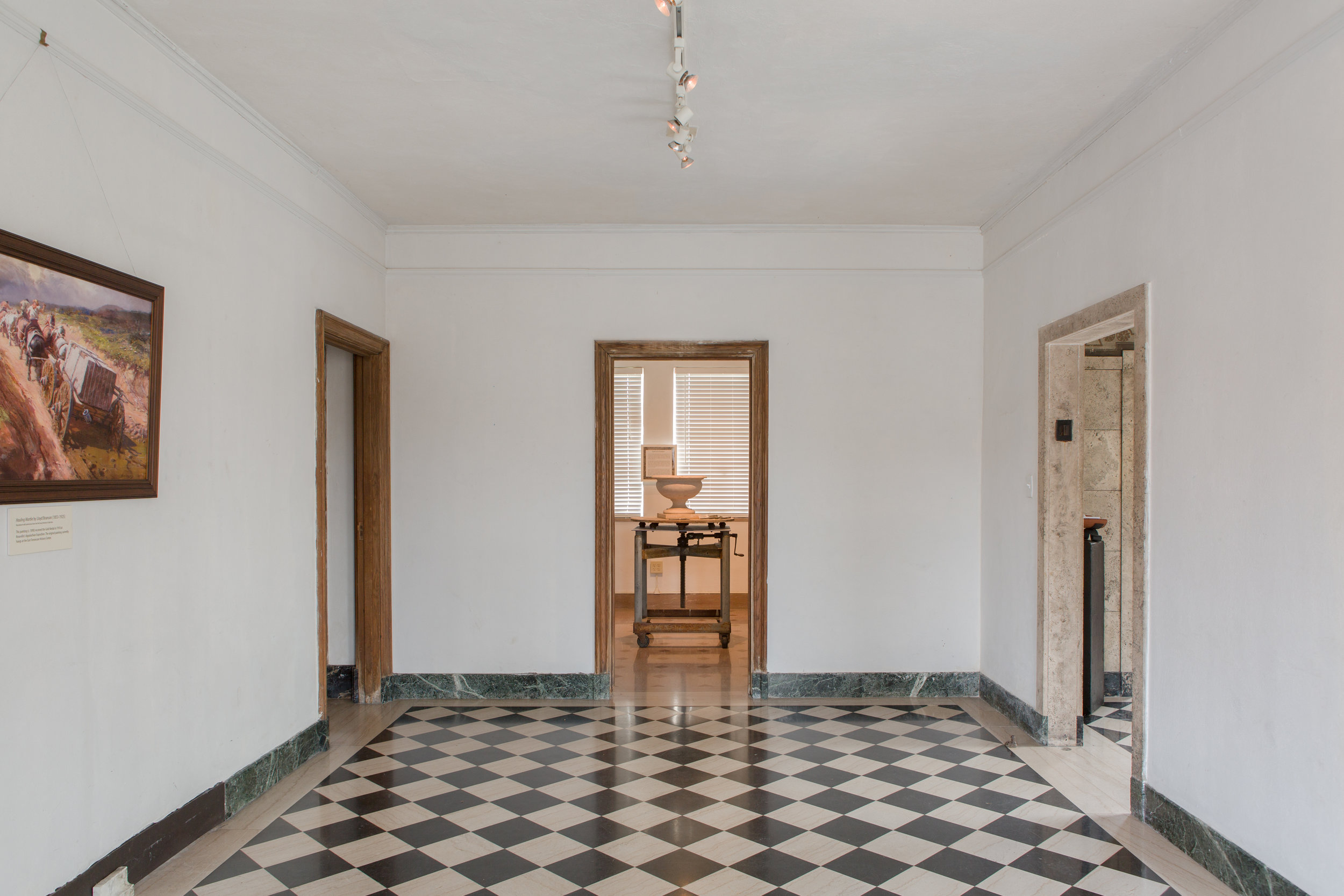 Candoro-Front Room-2.jpg
