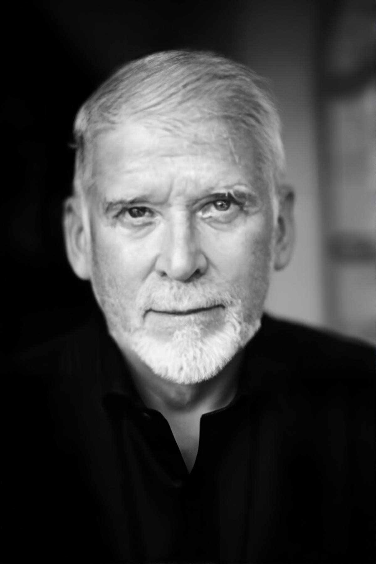 Donald Sulzen

Donald Sulzen is one of the few pianists to achieve international recognition in two realms of classical music. He is not only a sought-after collaborator with some of the world’s most celebrated singers—including Anna Caterina Antonac