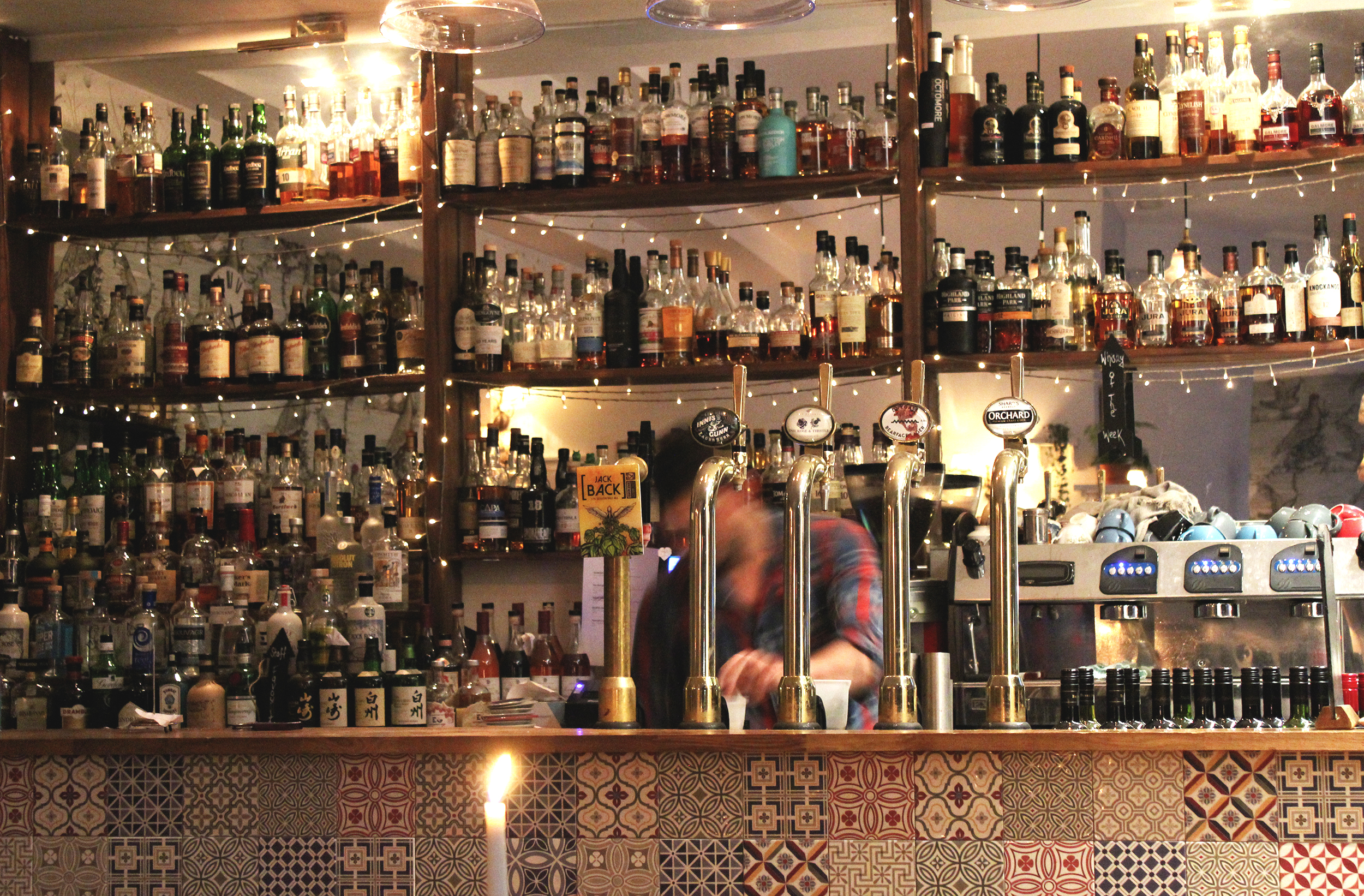 bar_color_white.jpg