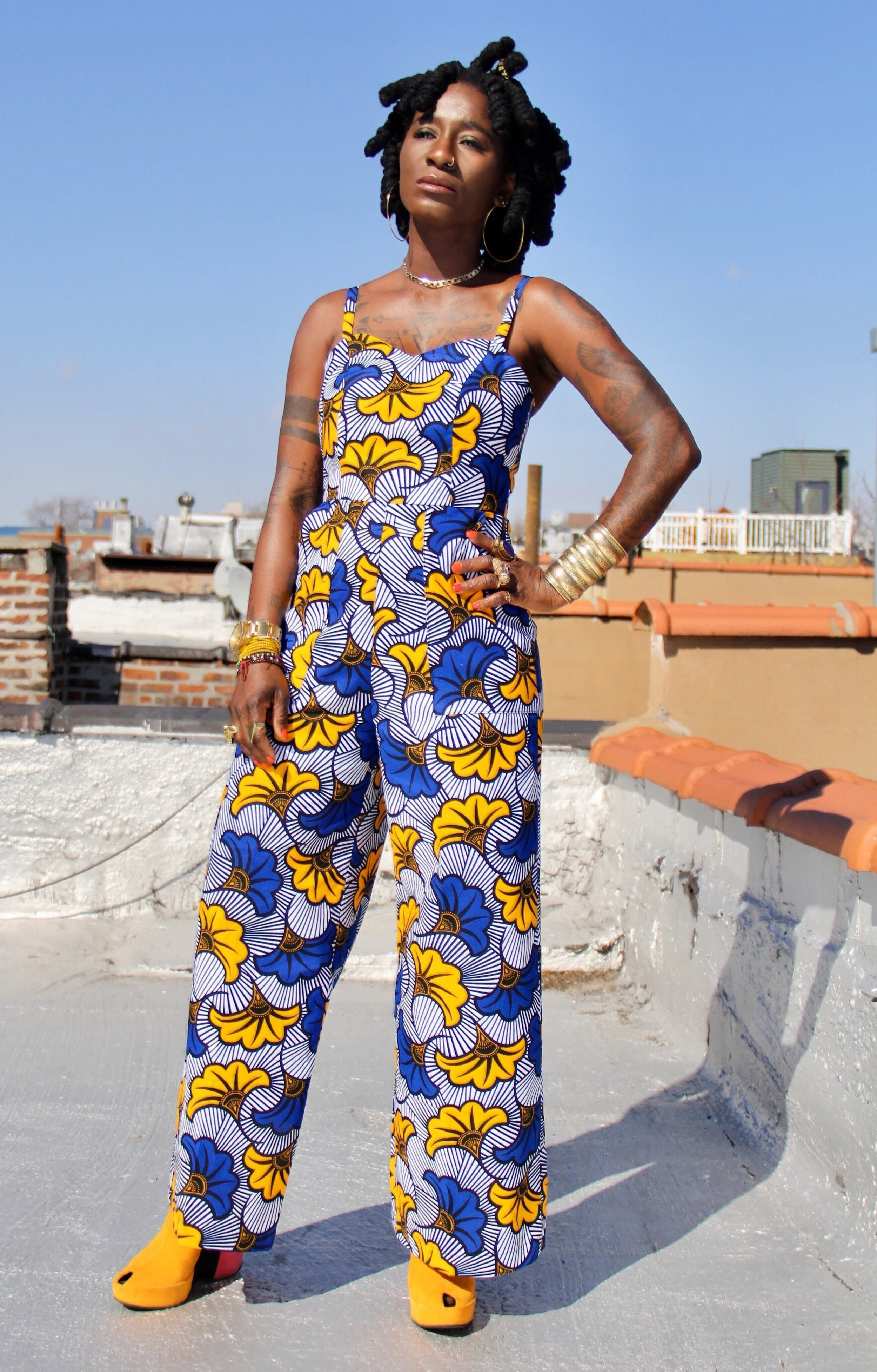 Fanti blue yellow flower.JPG