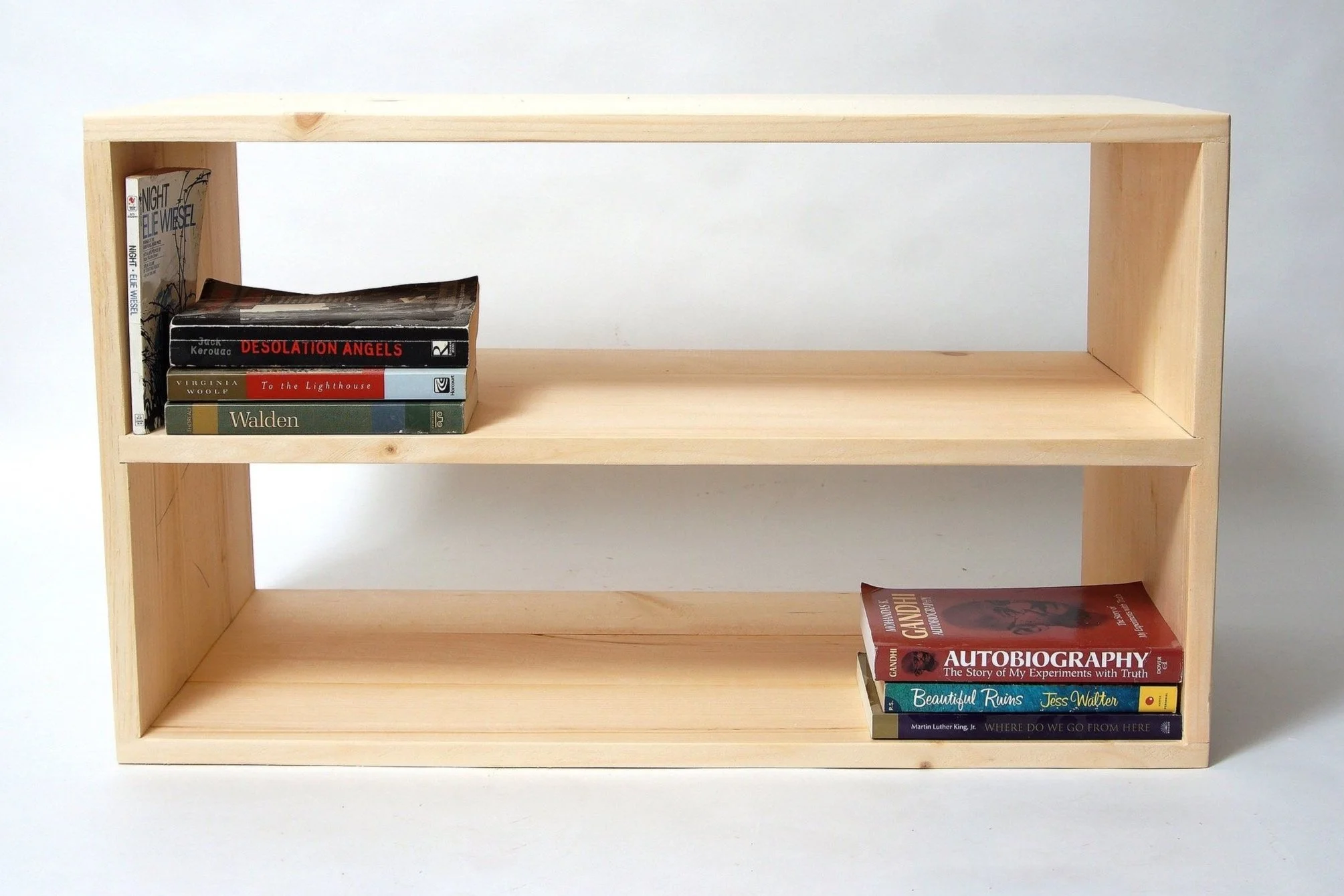 Solid wood bookshelf - Natural