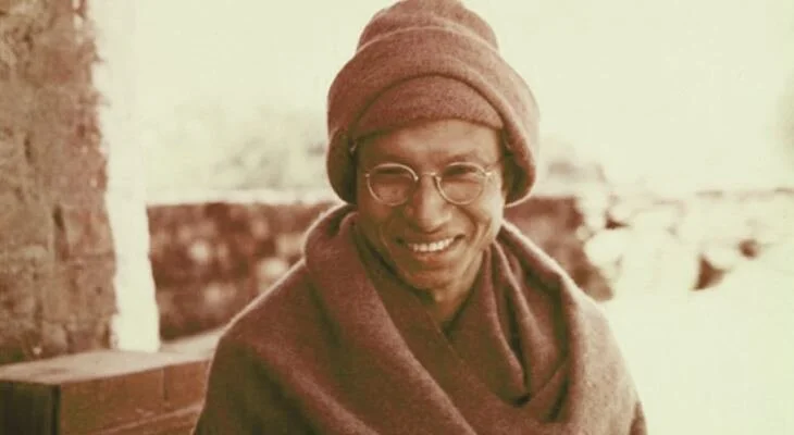 Anagarika Munindra learns Vipassana meditation from SN Goenka