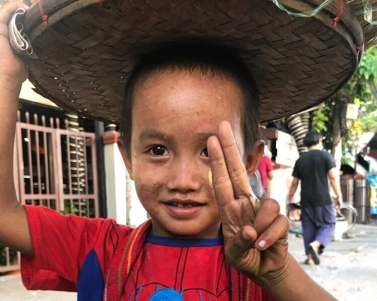 မိတ်ဆွေတို့ရဲ့လှူဒါန်းမှုကလမ်းပေါ်ကစျေးသည်တွေကို ဘယ်လိုအထောက်အပံ့ပေးခဲ့သလဲ