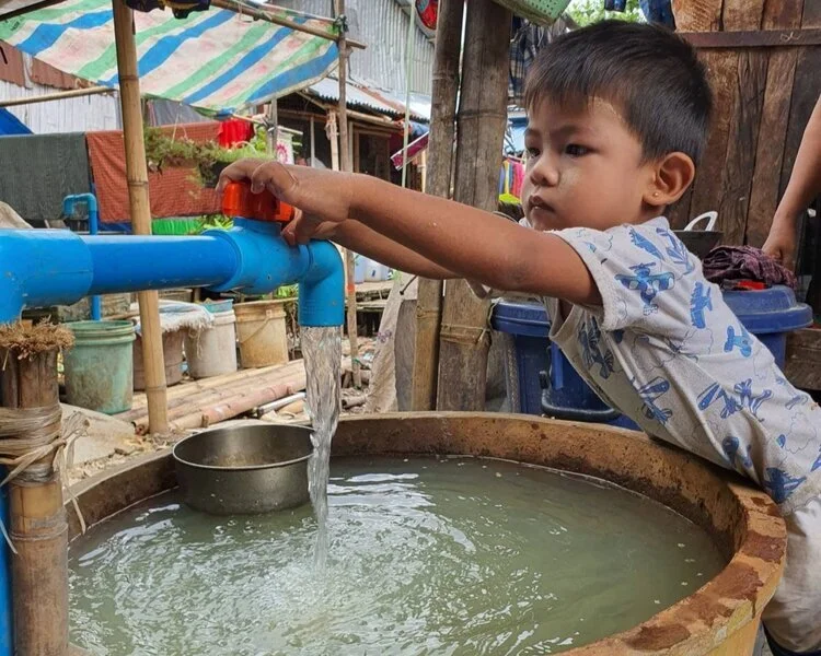 သင်၏လှူဒါန်းမှုကသန့်ရှင်းသောသောက်သုံးရေရရှိဖို့ထောက်ပံ့ပေးနေတယ်။