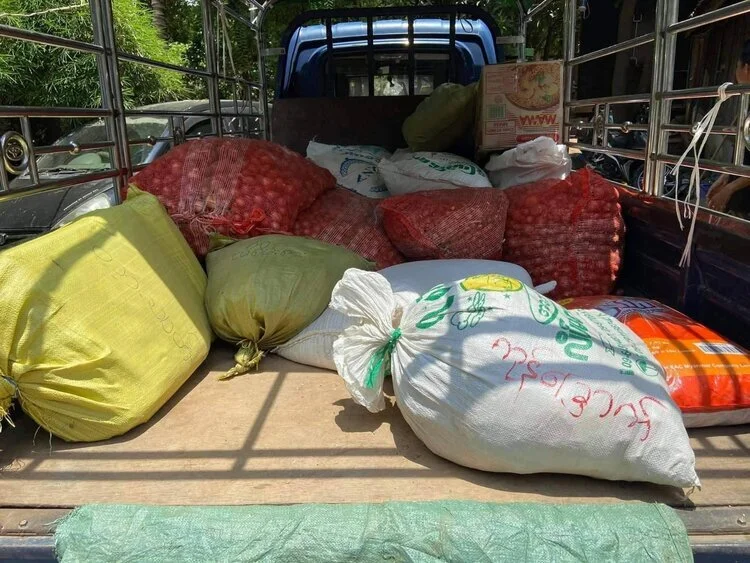 ကနီနဲ့ မုံရွာကို ထောက်ပံ့ခြင်း။