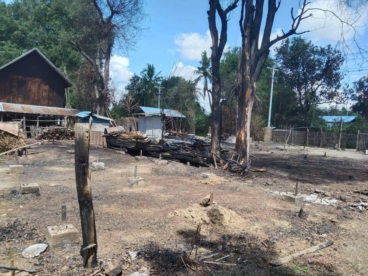 ရေဒုက္ခ ၊ မီးဒုက္ခ ၊ စစ်ဒုက္ခ များစွာနှင့် ဘဝများ 