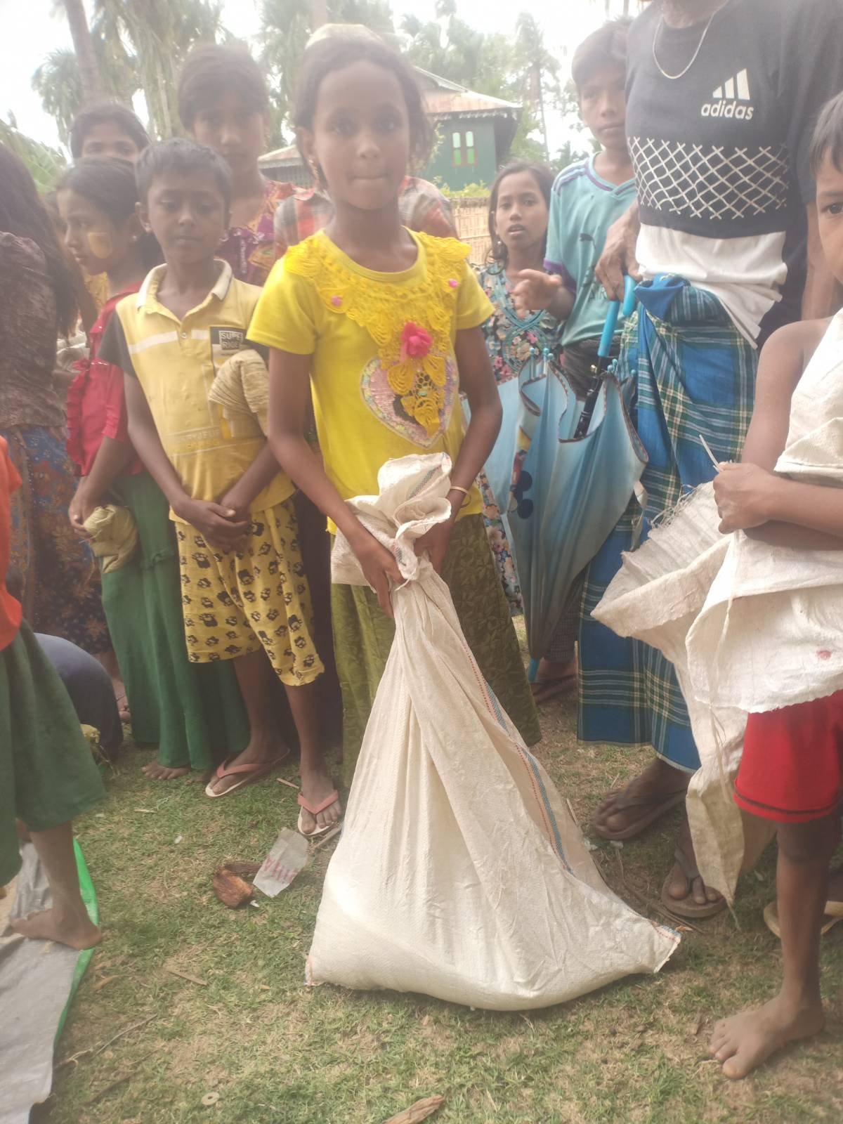 SFH FOOD DELIVERY TO CHILDREN ARAKAN.jpeg