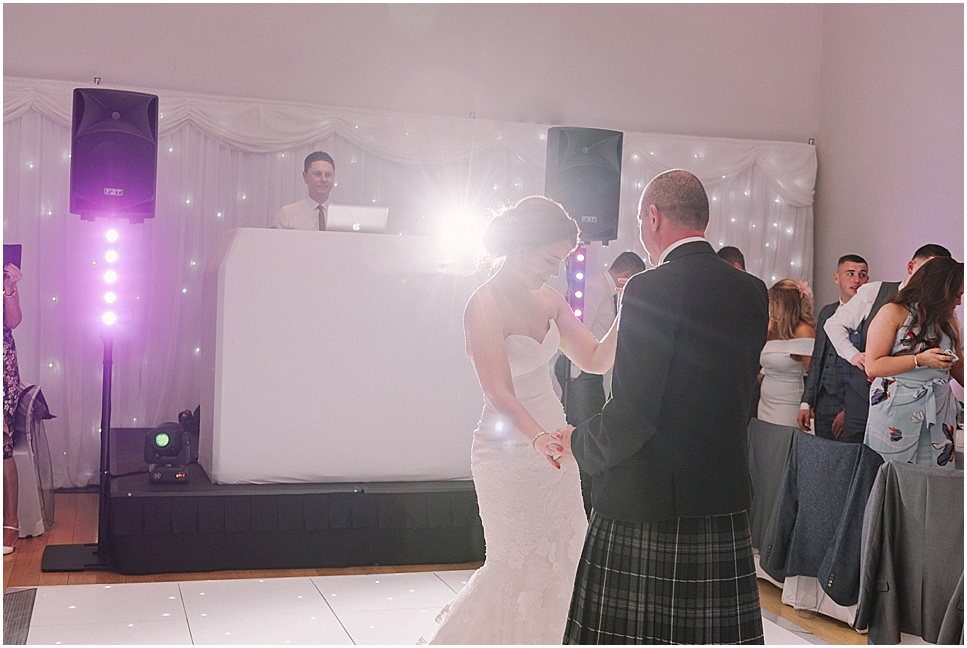 mareikemurray_wedding_photography_linlithgow_burgh_halls_077.jpg