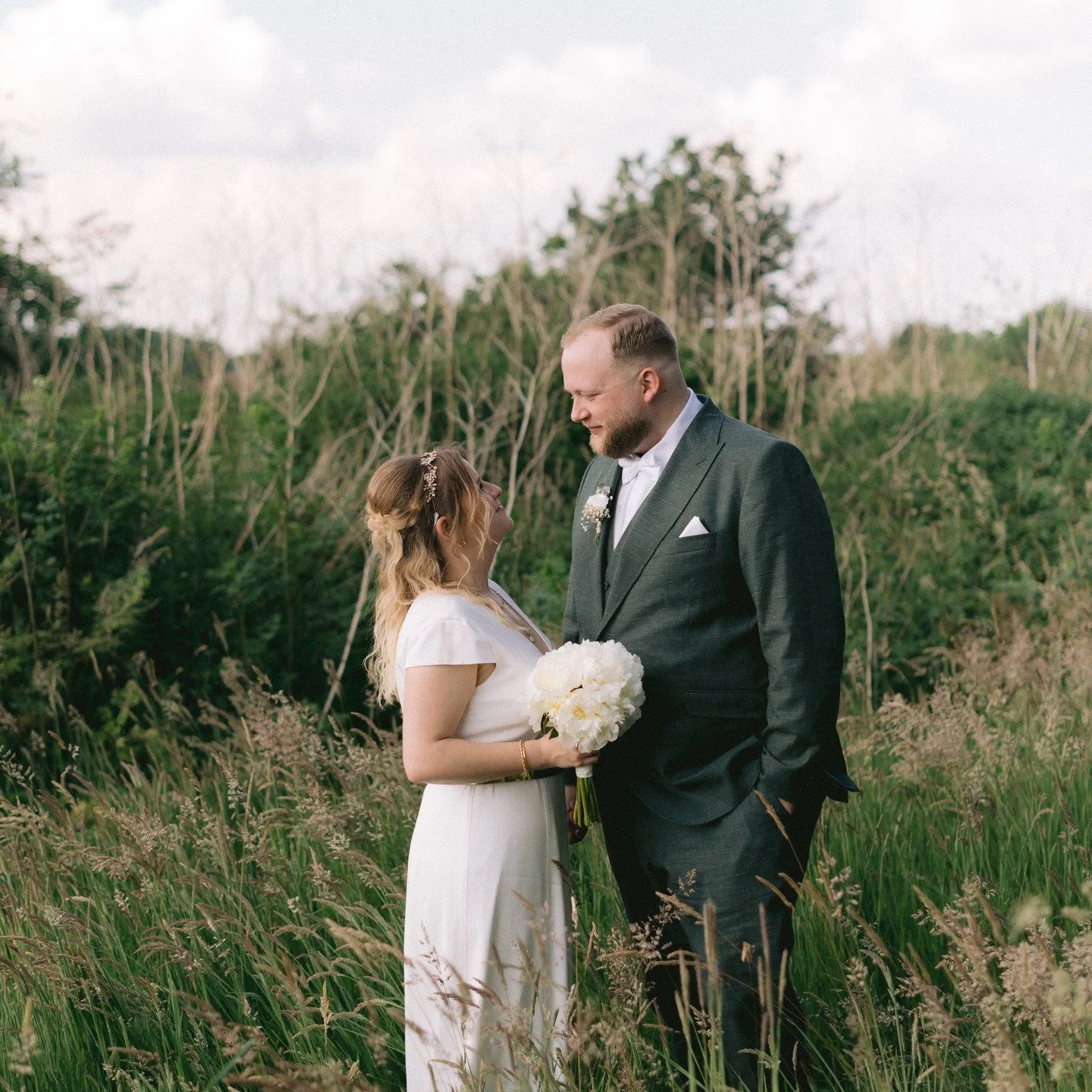 M &amp; D 🖤 She was witness to a wedding I photographed and came back for me to tell her story. I'm so grateful for their trust. At the wedding, everything felt right. The people, the atmosphere. Without pretence, just warmth. #editorialwedding #han