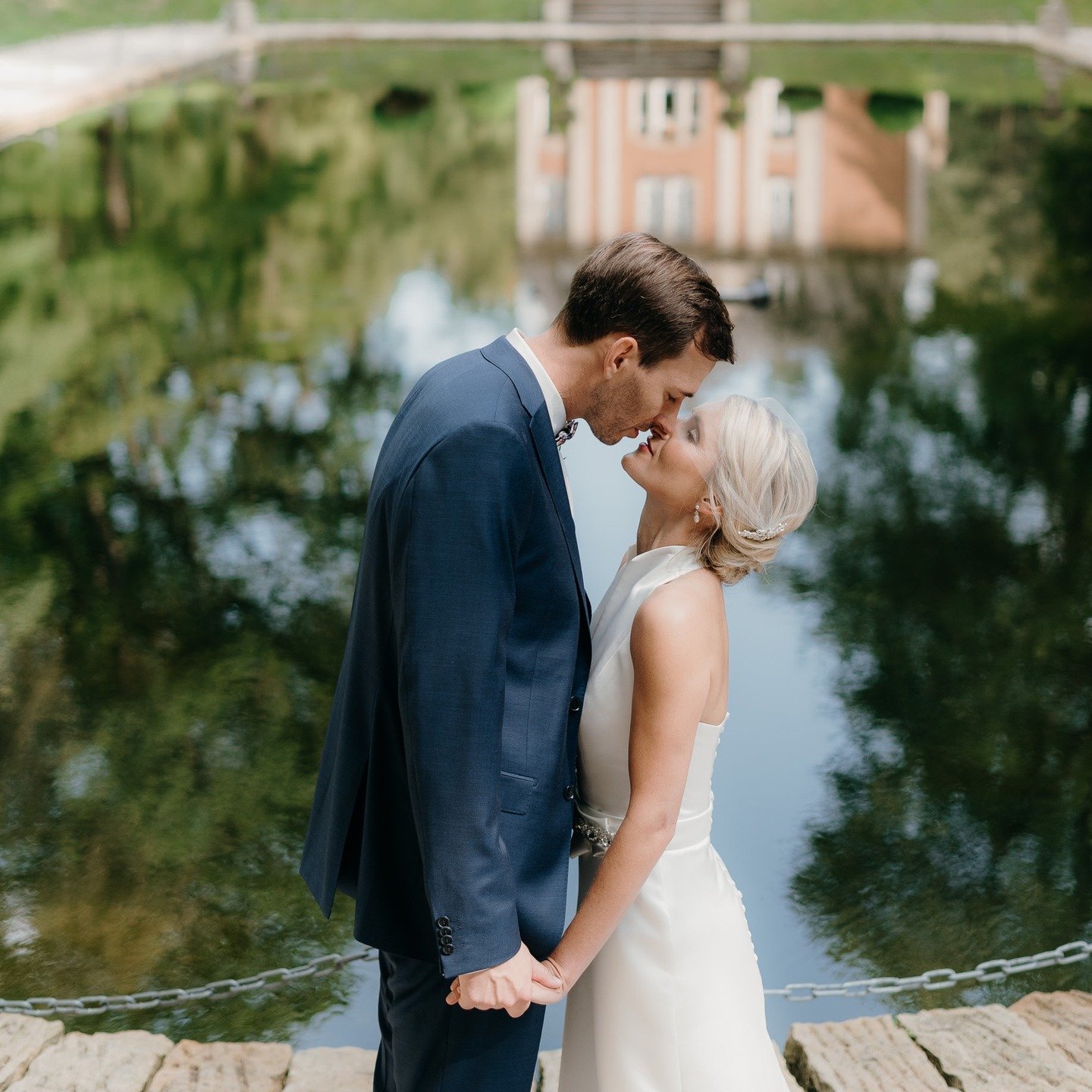 This will never go out of style. #timelesswedding #schlosshochzeit #schlosseldingen #hannoverhochzeit #heirateninhannover #elegantehochzeit #heiraten2026