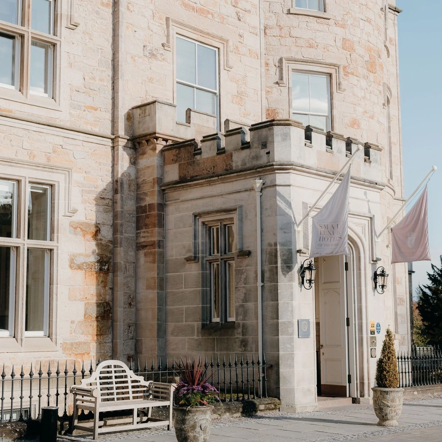 Enter: your future together. #hochzeit2026 #hochzeitsfotografie #elegantehochzeit #schlosshochzeit #heirateninschottland #hochzeit2027 #fineartwedding #hochzeitsfotografin