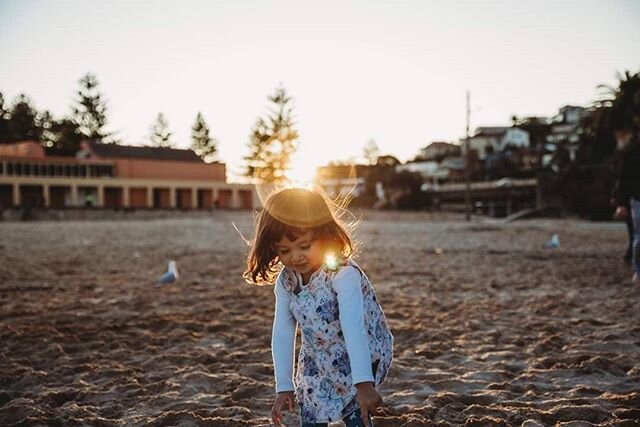 The weather cleared and we had a spectacular sunset session on the Northern Beaches today with a beautiful family ☀️
.
.
.
.
.
#kirstynsmartphotography #familyphotographer #lifestylephotography #journeytoartist #candidchildhood #documentyourdays #for