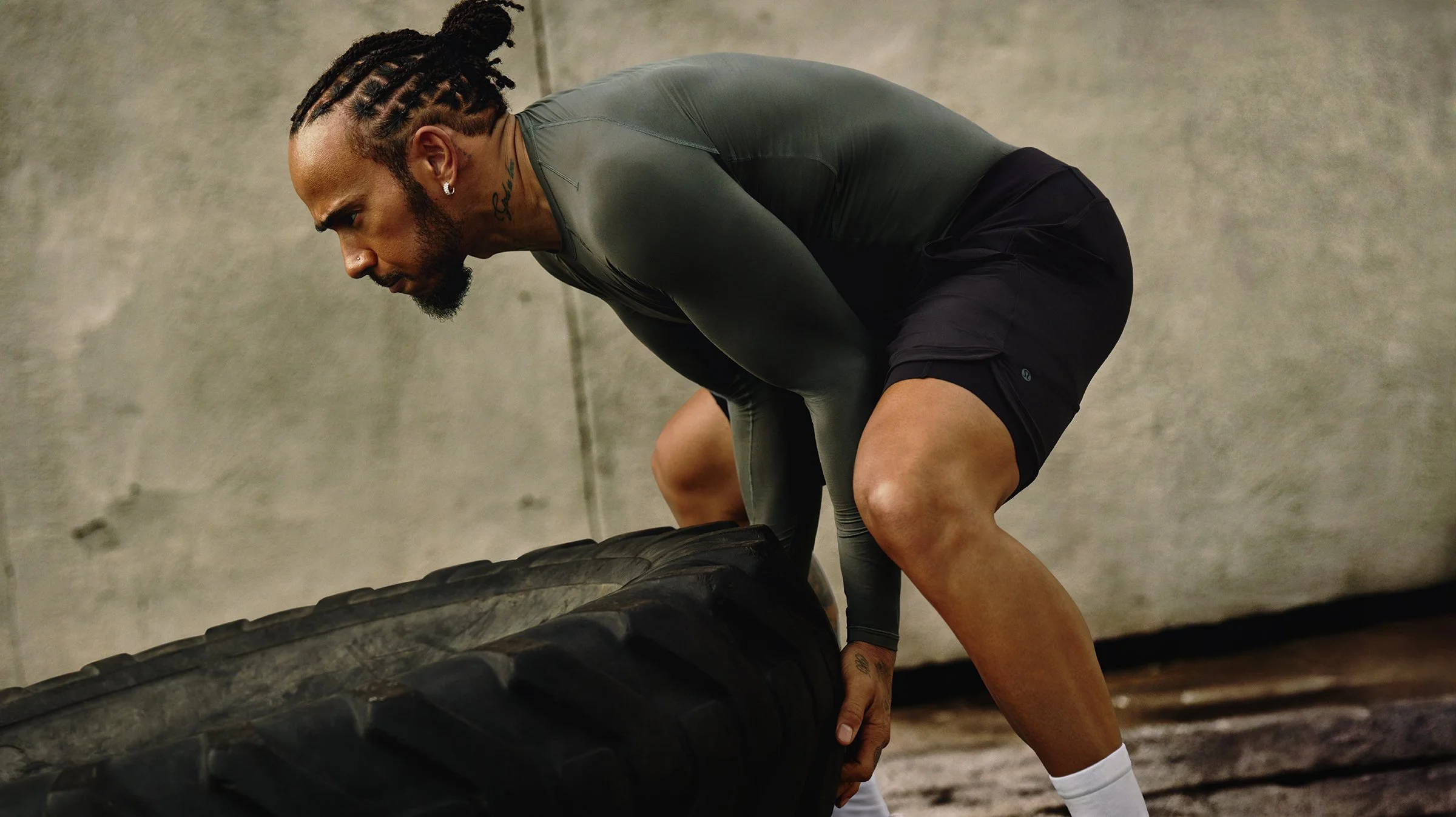 lewis-hamilton-lululemon-calebharperomens-18.jpg