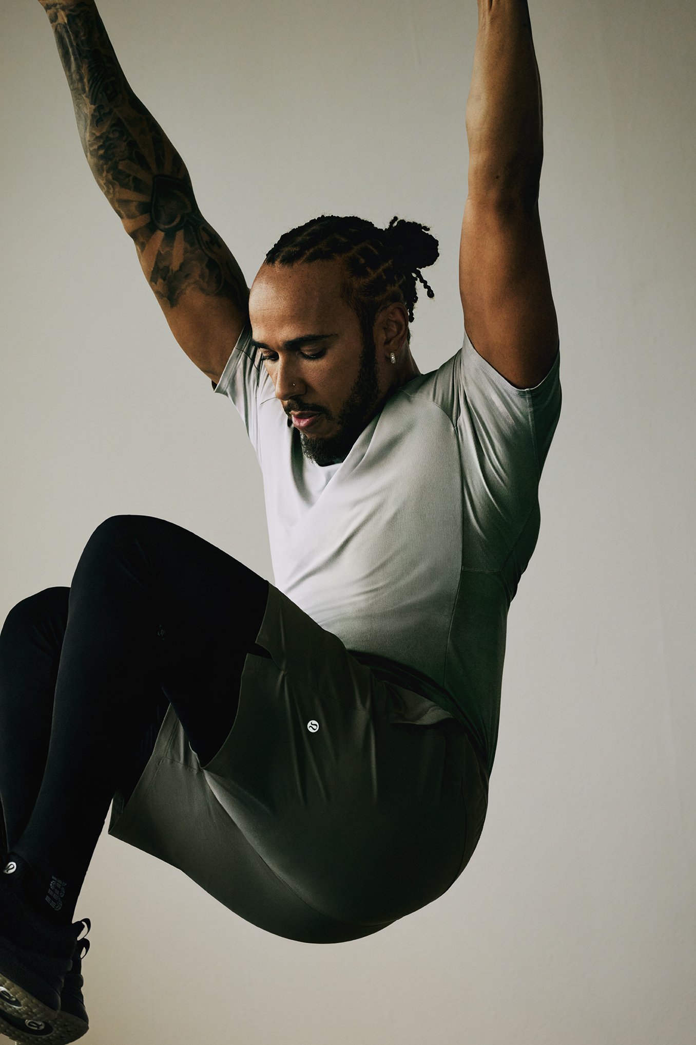 lewis-hamilton-lululemon-calebharperomens-1.jpg