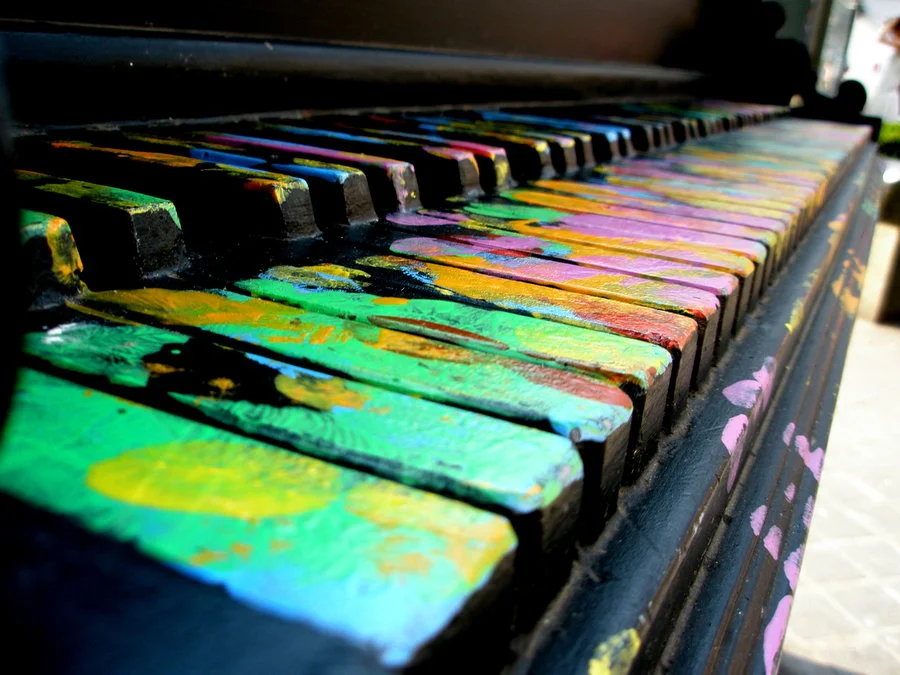 colorful_piano_by_cocomagnolia-d4f9f6k.jpg