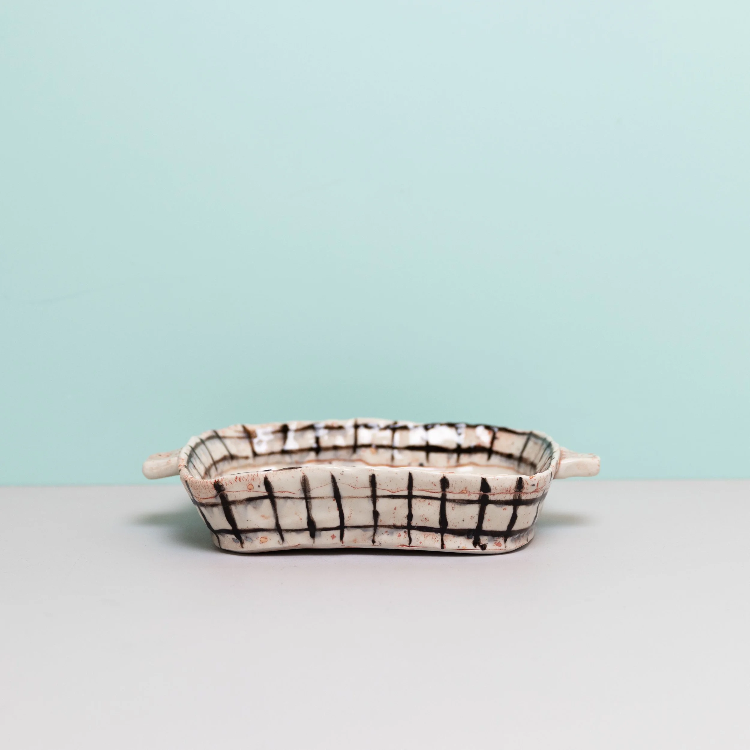 black-grid-tray-side.jpg