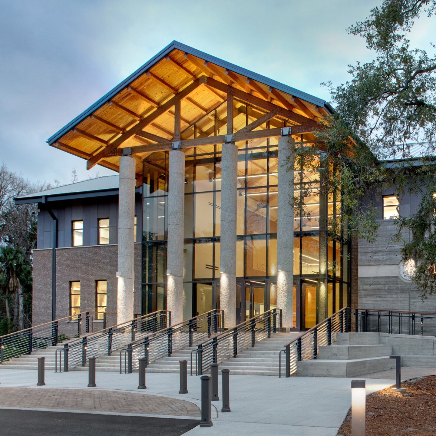 #TimecapsuleTuesday

A Merit Award in the Commercial Large category goes to Liollio Architecture for USC Beaufort Hilton Head Hospitality Management.

This culinary arts facility is the result of an unusual collaboration between town and gown. The bu