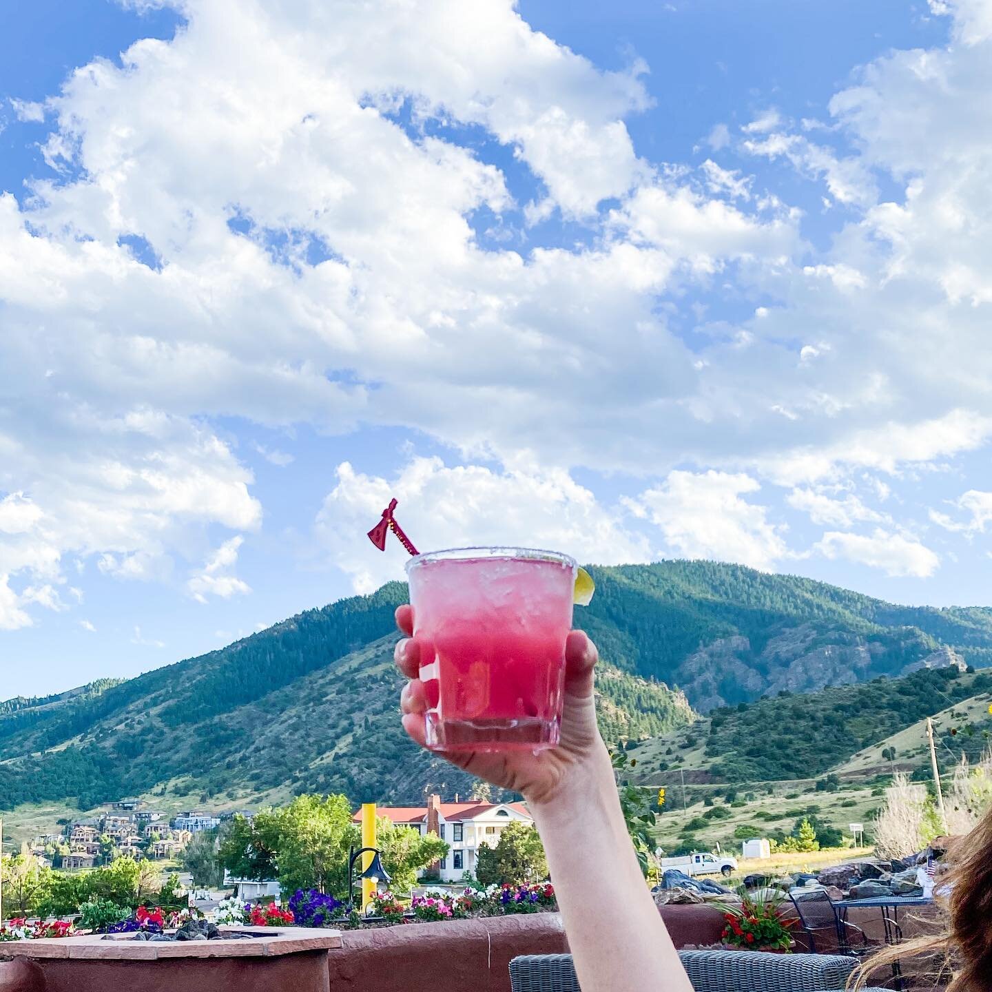It&rsquo;s Margarita Monday and we&rsquo;re celebrating with @thefortrestaurant&rsquo;s Prickly Pear Margarita! 🍹 We&rsquo;ve always been fans of the Fort, but we are loving their newly redesigned covered patio. It offers cozy fire pits and incredib
