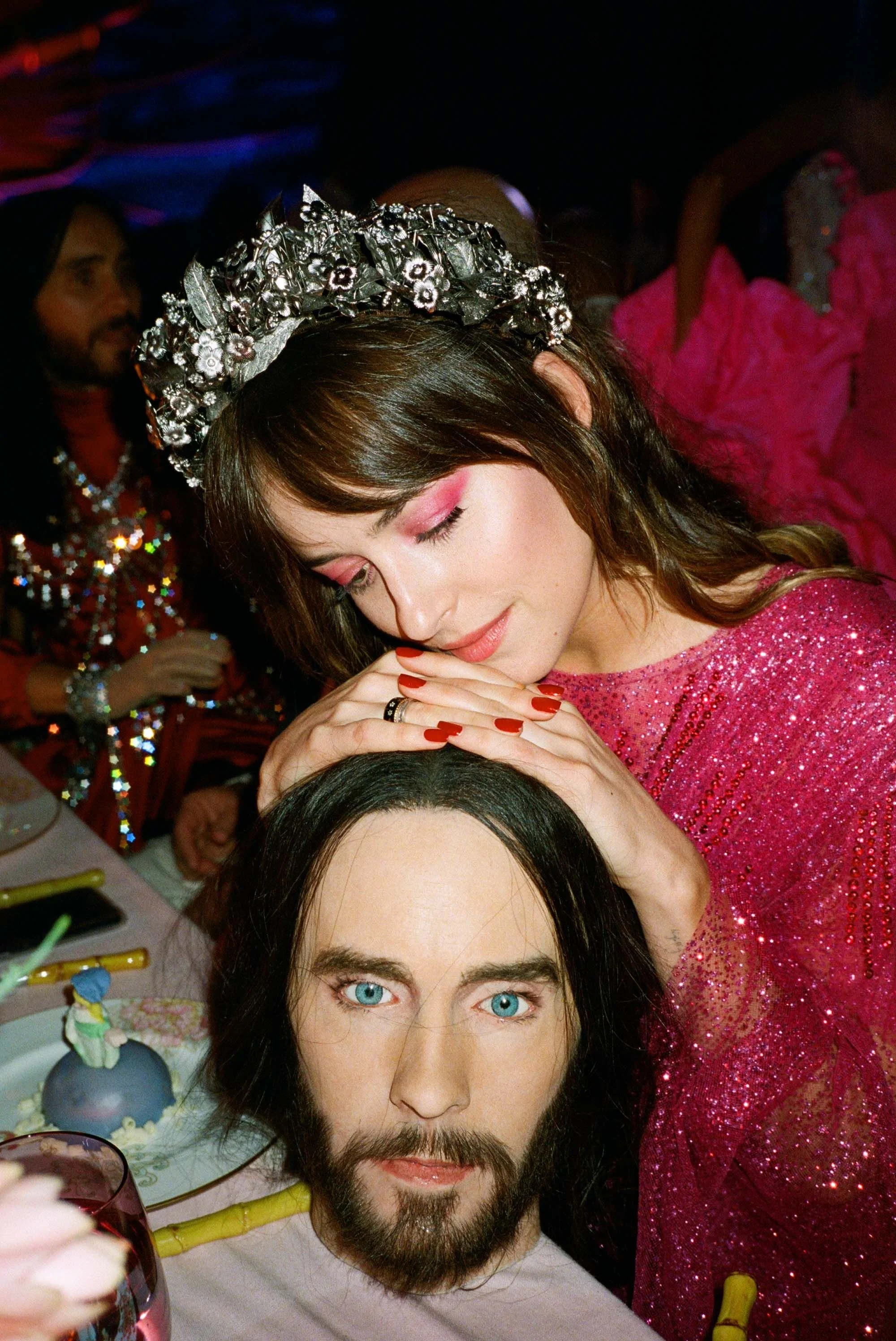 Dakota Johnson &amp; Jared Leto’s head