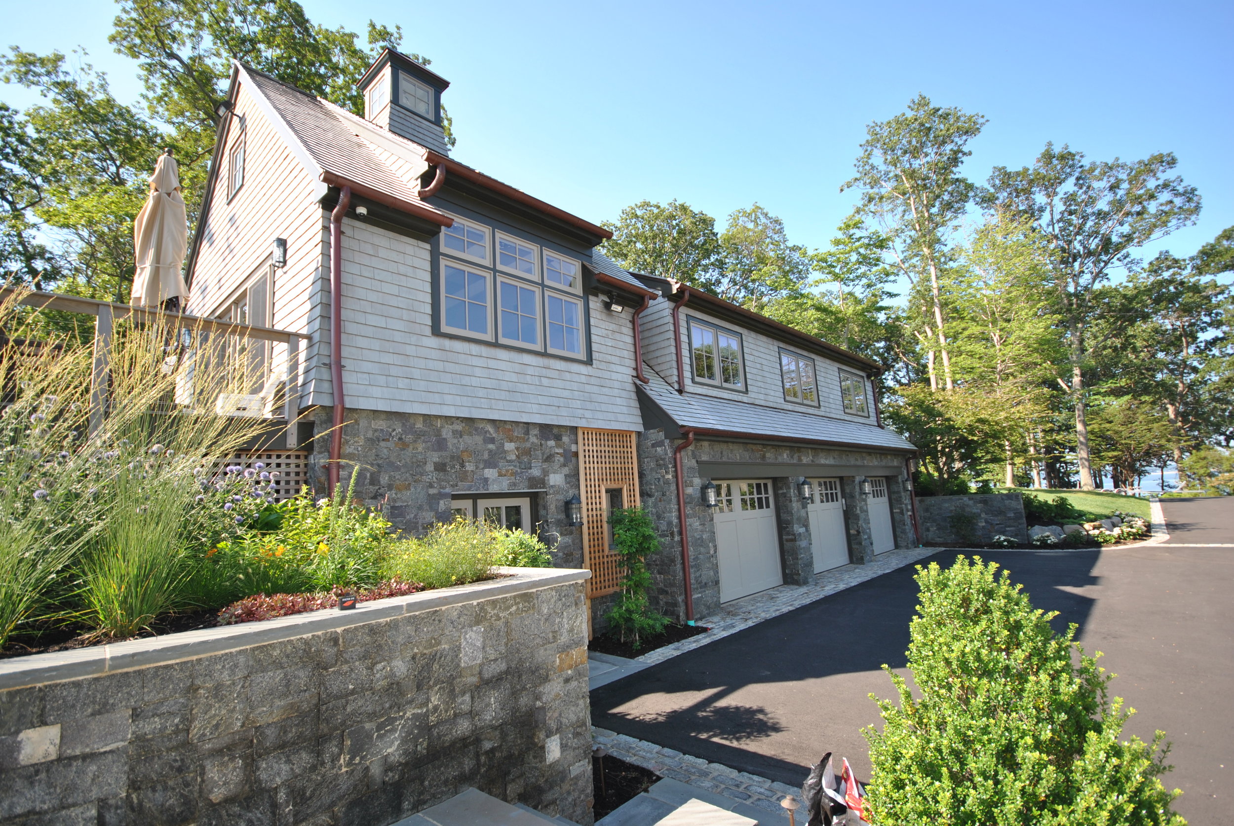 WATERFRONT CARRIAGE HOUSE