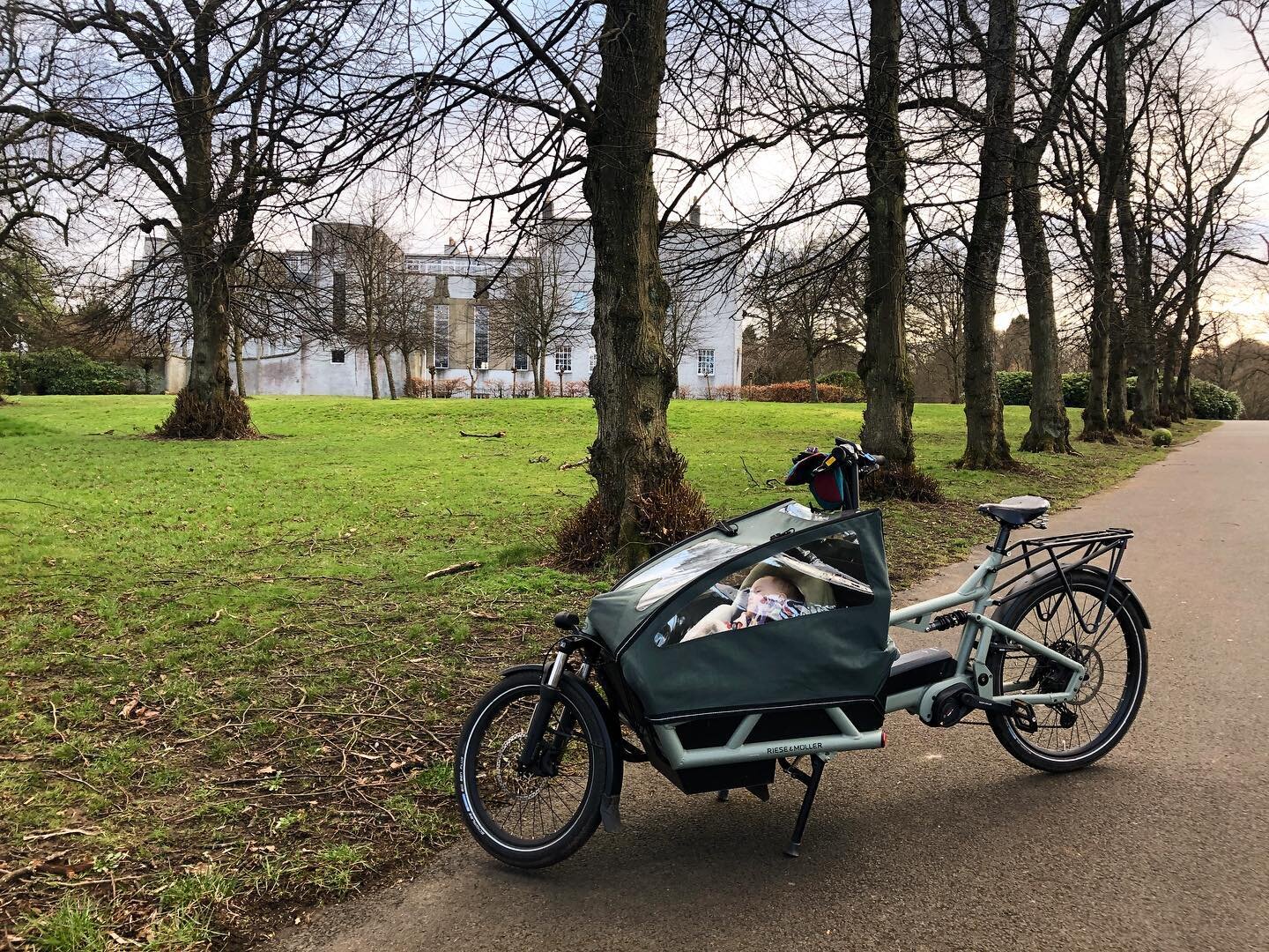 The babymobile is finally back up and running after a minor incident with a grumpy driver leading to a bent rear wheel. 
- - -
Spent the afternoon pootling around with a sleeping baby in the front, such a joy to feel the wind in my hair, the sun on m