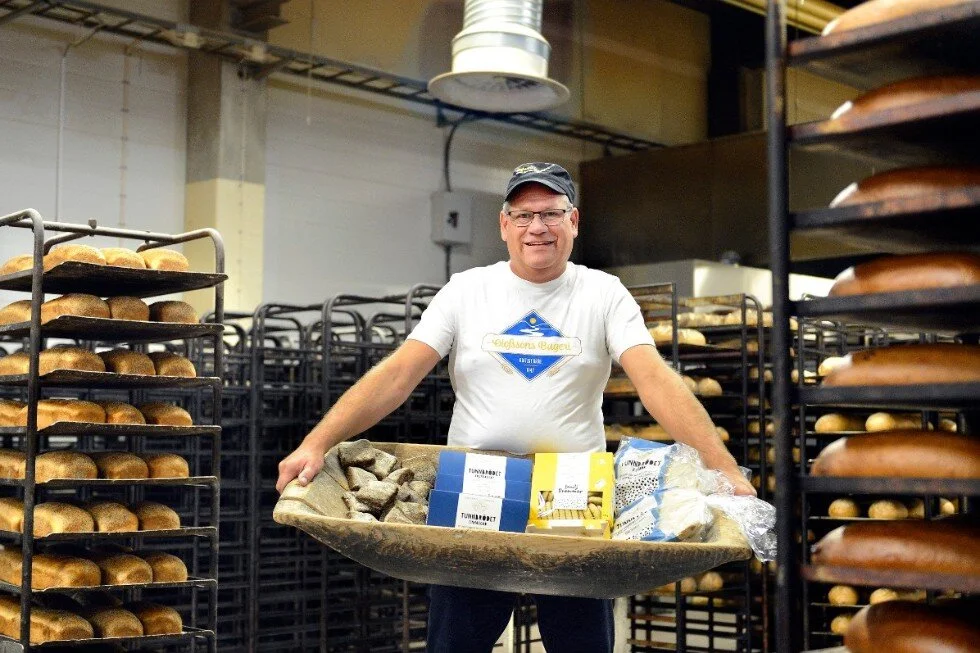 Den glade bagaren Bengt-Olof Olofsson, ägare till Bröderna Olofssons bageri i Överkalix, är nöjd över den nya ordern till H&amp;M-gruppens Arket-butiker i Europa. Foto: Maria Engström-Andersson