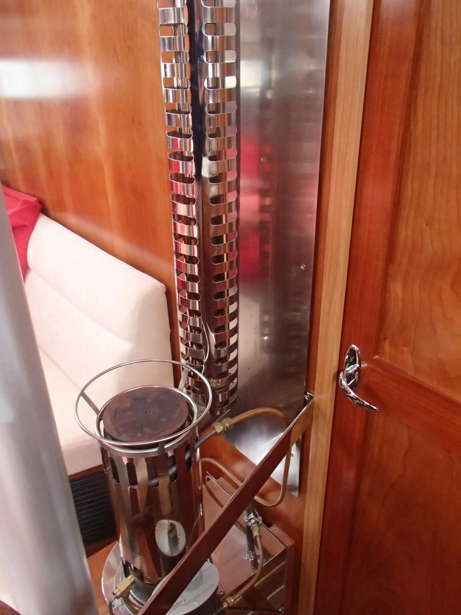 Refleks Stove onboard the Cybèle 17. Photo by François & Valérie,