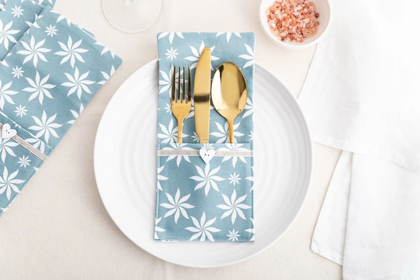 This was one of my favourite sewing kits - cutlery holders perfect for summer dining ☀️ and although we no longer sell them you can still buy the fabric and create your own project. 

Happy Friday everyone! 

Laura x 

Available from my @spoonflower 