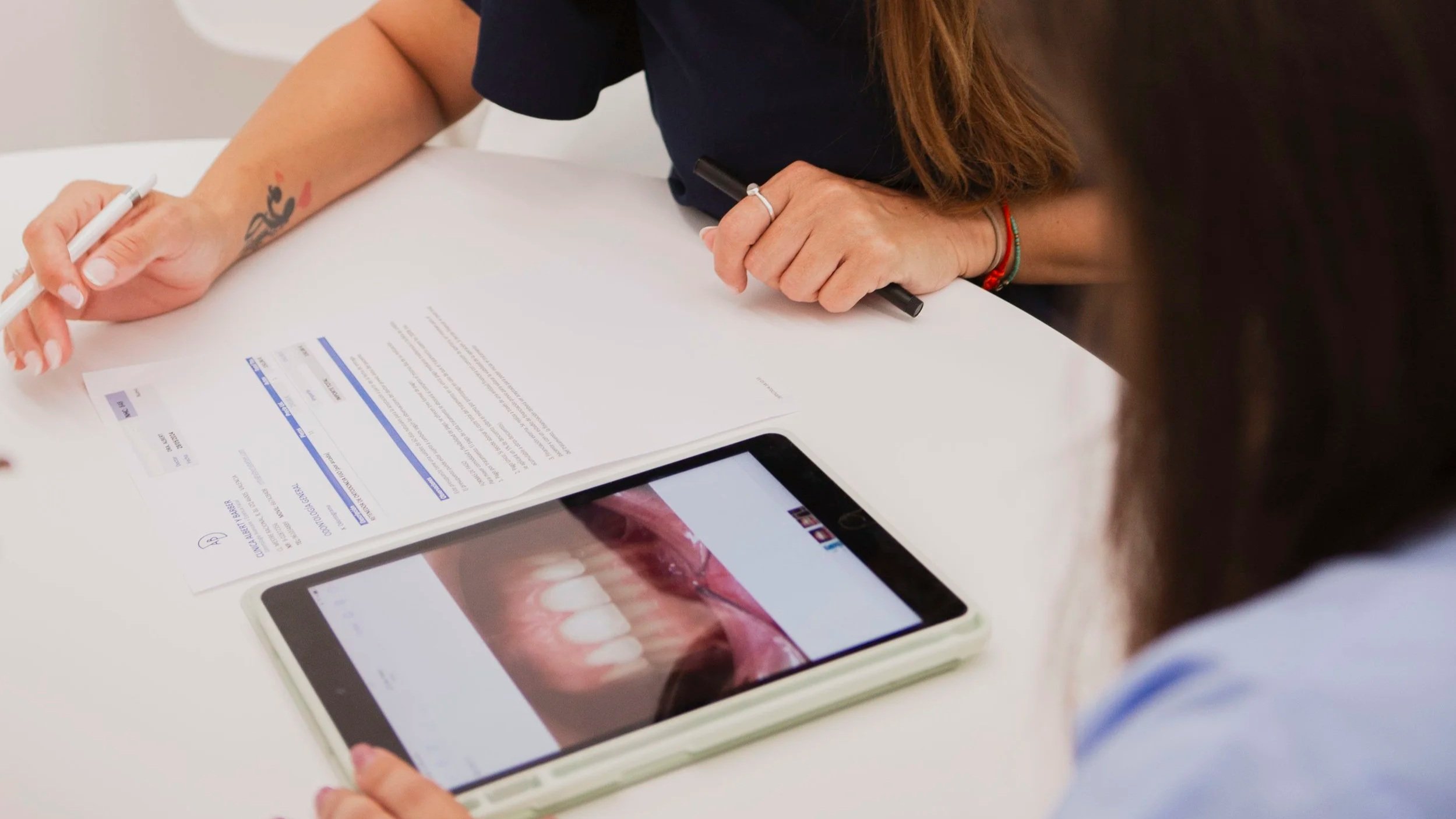 Ortodoncia y enfermedad periodontal: cómo se combinan de forma segura