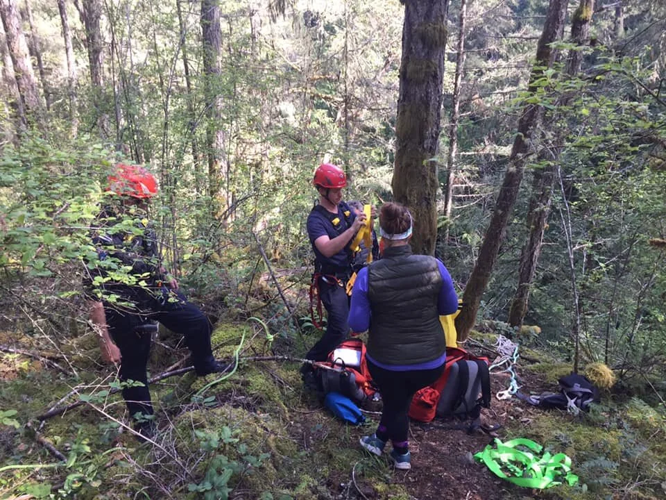 HAPPY ENDING - HIGHLANDS BC - MAY 5, 2020 DOG RESCUED DOWN 60 FT. REVINE 