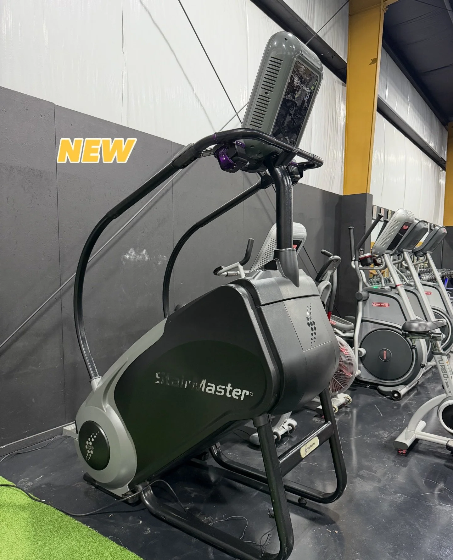 MERRY CHRISTMAS Owens Gym Family! Here&rsquo;s your gift this year! Hope you like it - Santa 🎅🏼🎄 

#stairmaster #owensgym #newequipment #christmastime