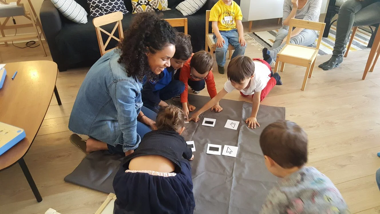 Cartes classifiées Montessori sur l'informatique