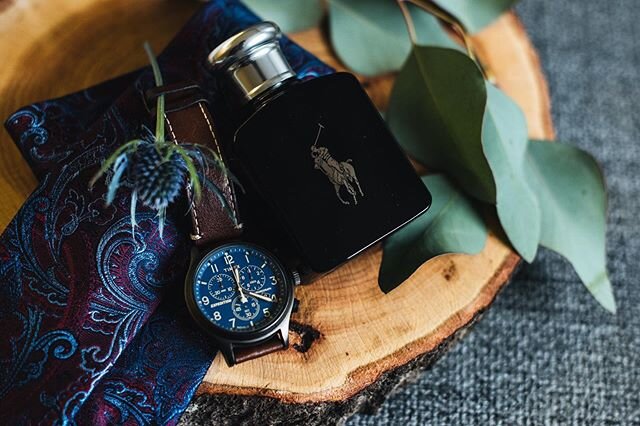 Something borrowed, something blue,....HOW ARE YOU? 😉
&bull;
P.S. Black polo cologne for men 😍My fave!