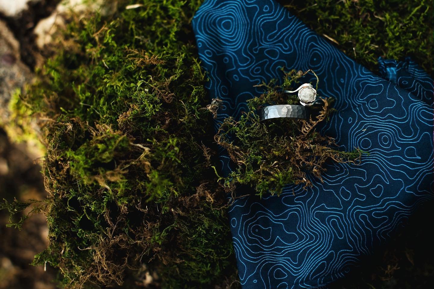 Give me all the greenery. 💕 
&bull;
Of course I can&rsquo;t personally keep a plant alive tho. 😆 
&bull;
#greenerywedding #ringshot #wedding2023 #broussardla #youngsvillela #lafayettelaphotographer #lafayettela #weddingphotographer #southlouisianap