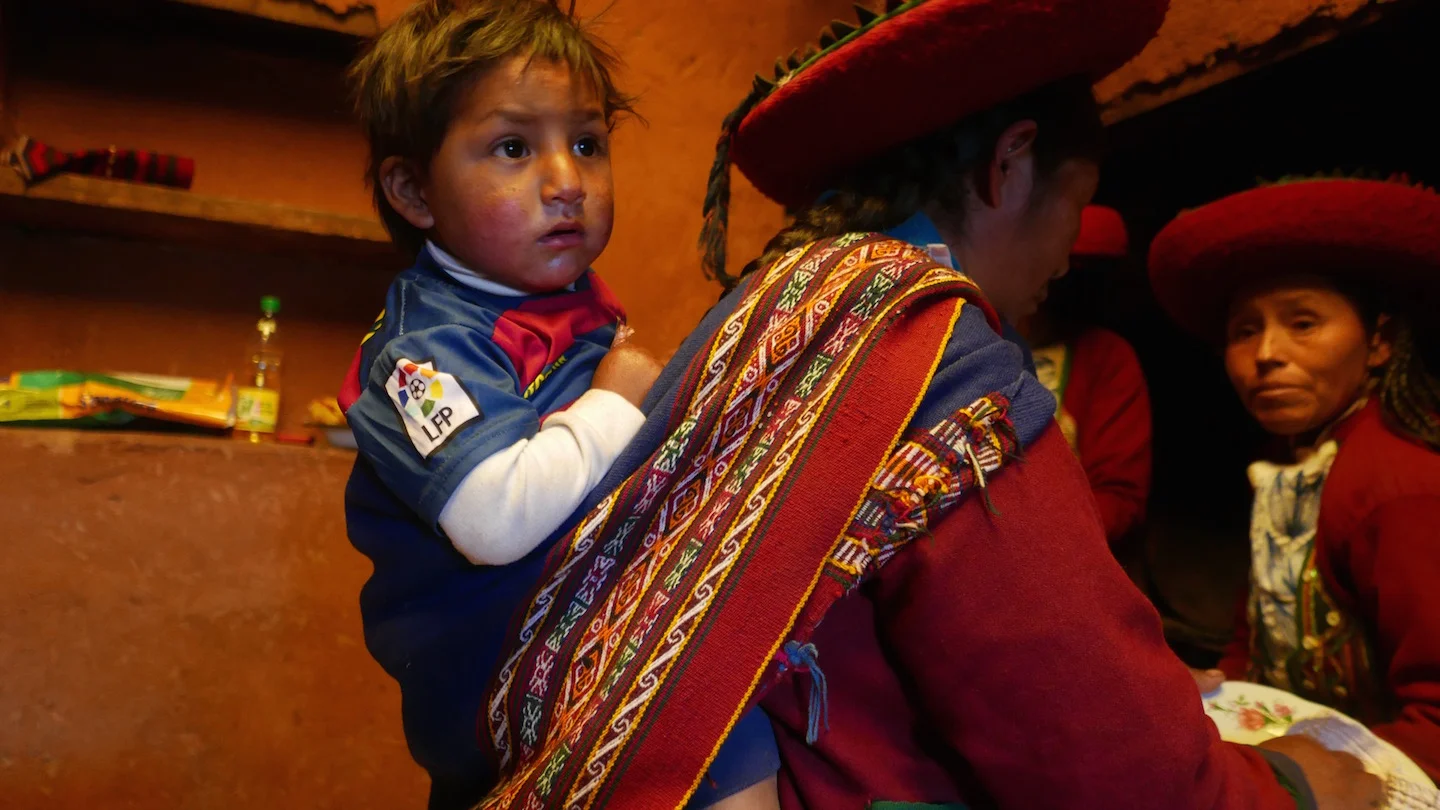 sacred valley peru indigenous women .jpg