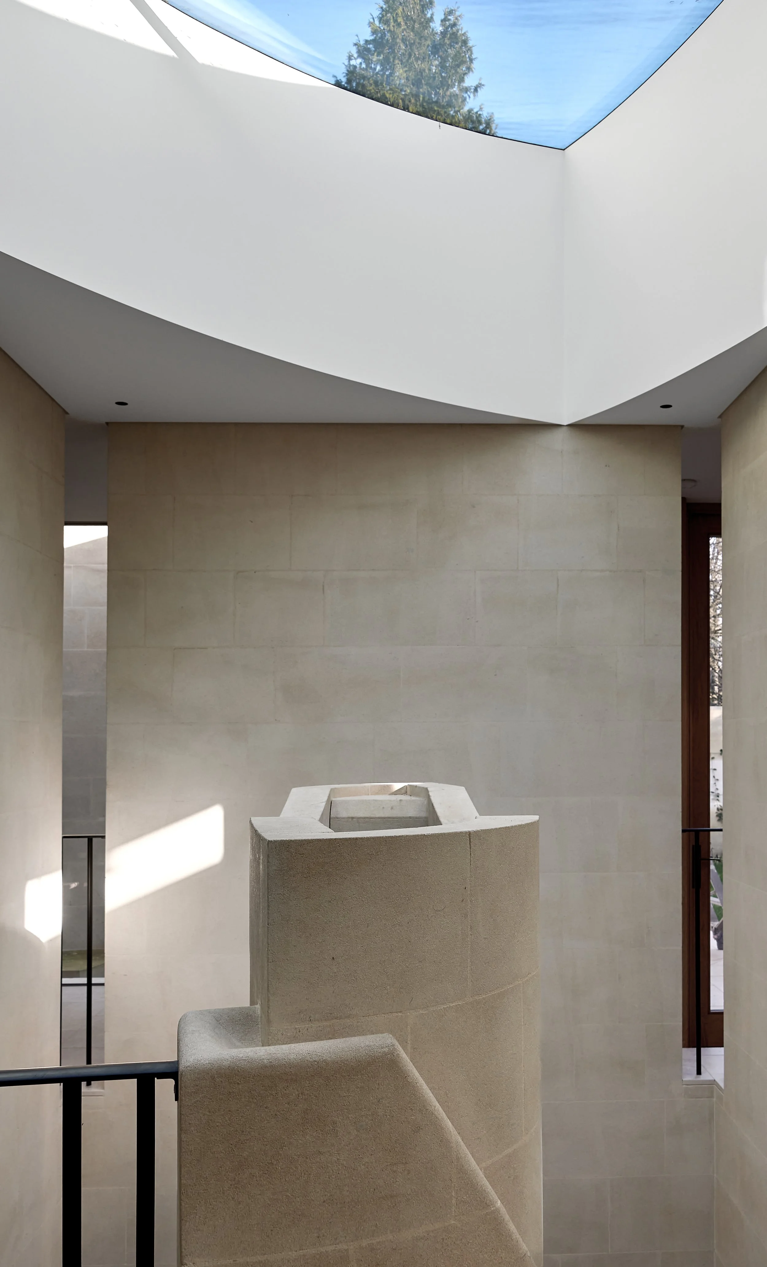 Surrey-Modern-Architecture-Lightwell-Staircase-Grand-Designs-Mark-Hardy.jpg