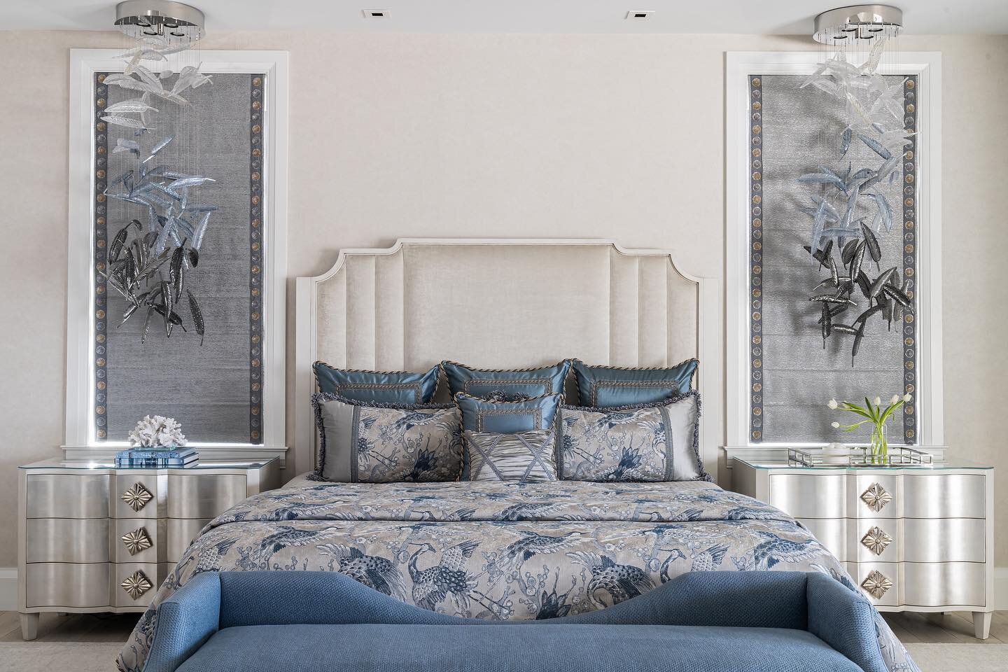 Since it&rsquo;s raining all day and I have the &ldquo;blues&rdquo;- here&rsquo;s a stupidly yummy perfectly symmetrical shot of the primary bedroom at our #bluelooksgoodonyou project on Manalapan Island 💙

Design @erinacantuinteriors 
📸 @venjhamin