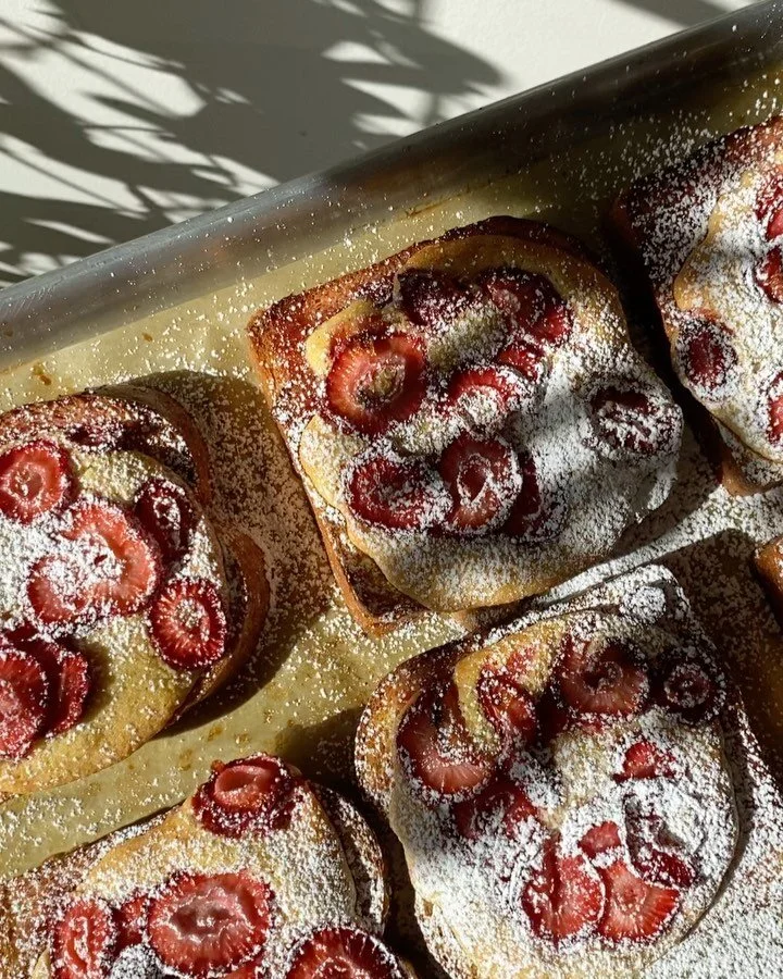 strawberry cornmeal bostock with lemon poppyseed brioche is just 🥰 we’re here till 1 for y’all!