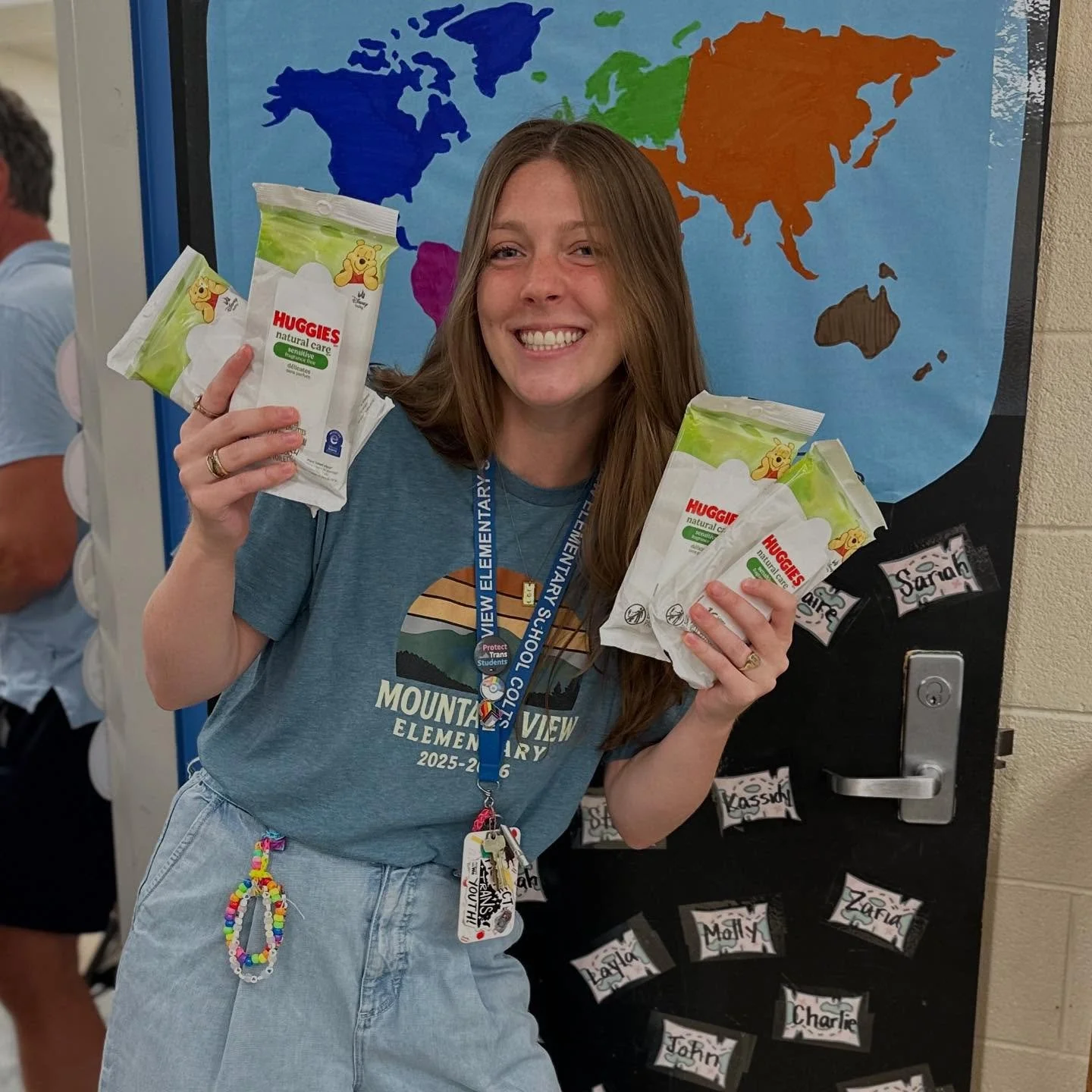 Sending a big THANK YOU to @huggies and @ptotoday for helping to keep our classrooms clean and stocked with wipes! 🙌🧼 Ms. Kiscaden and her crew of explorers are now ready for anything this school year! 🌍✏️