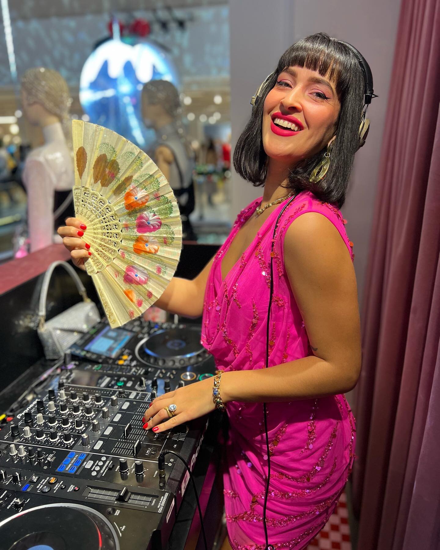 Back pon the glorious 1&rsquo;s &amp; 2&rsquo;s at @theofficialselfridges today till 4pm for @noisykitchenhq giving these mannequins a run for their money, honey ! 💅🏼💗💕

Level 3, come say hey! 👋🏽 

 #selfridgesevents #pinkpower #disco #christma