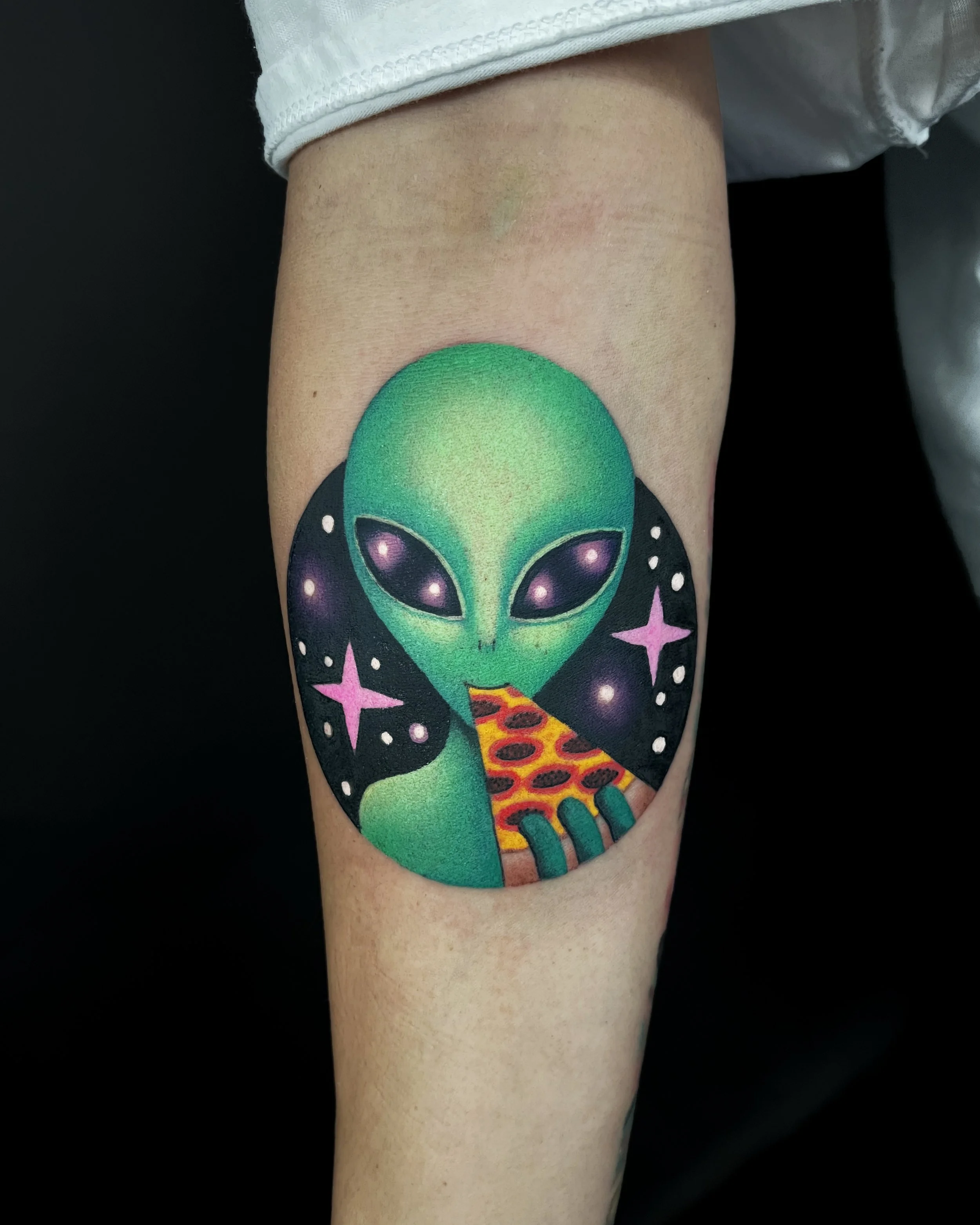 alien-eating-pizza.jpg