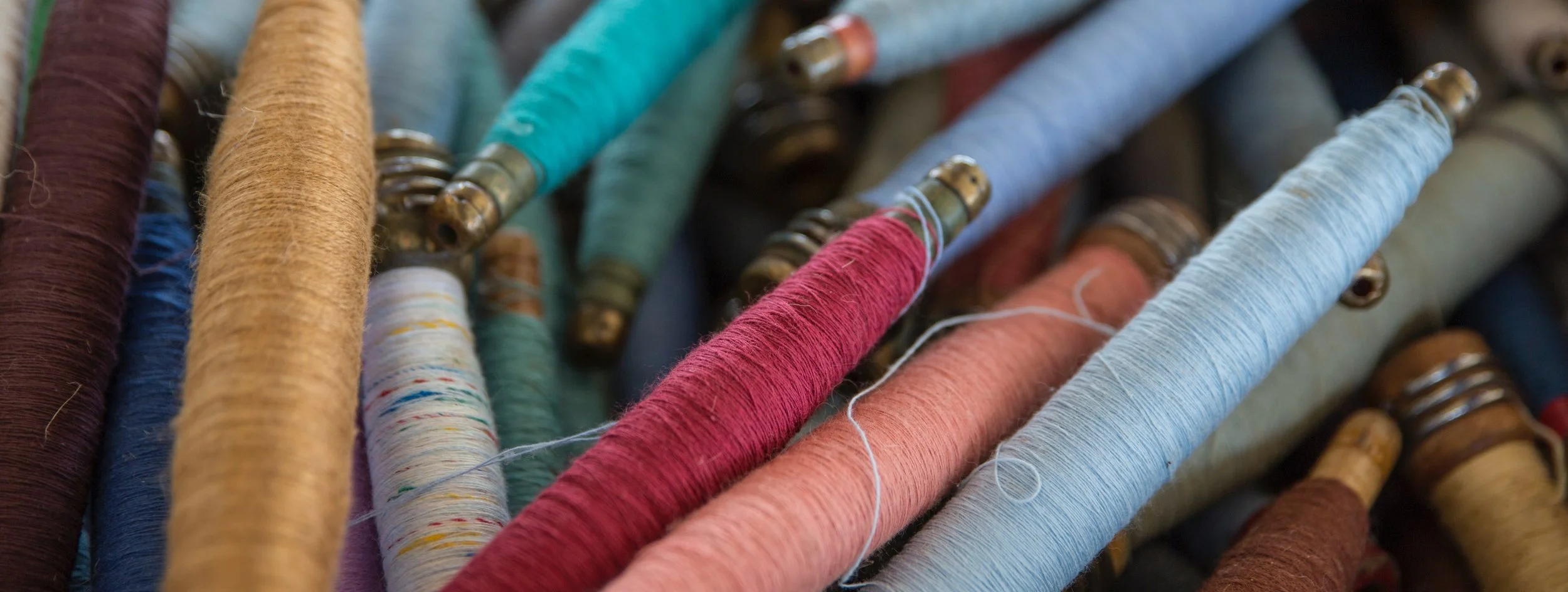 Fils multicilores byterri-bleeker-unsplash.jpg