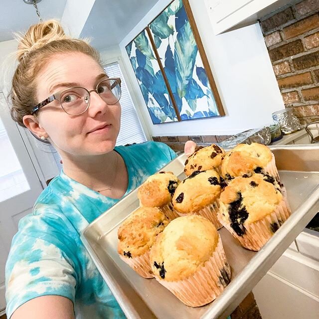 Tie dye, topknot and blueberry muffins from scratch 😋 I&rsquo;ve been making banana bread almost once a week in self quarantine but figured might as well lean in and expand my stay at home activities 🤷🏼&zwj;♀️ What&rsquo;s everyone else&rsquo;s so