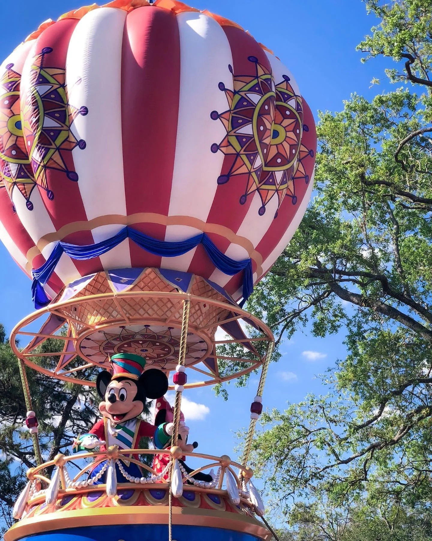 Floating into the weekend using our Fantasyland preset! In celebration of the holiday all presets are *on sale* until Monday, no code needed!
⠀⠀⠀⠀⠀⠀⠀⠀⠀
Things are pretty different this year and for multiple reasons people might not be celebrating, or
