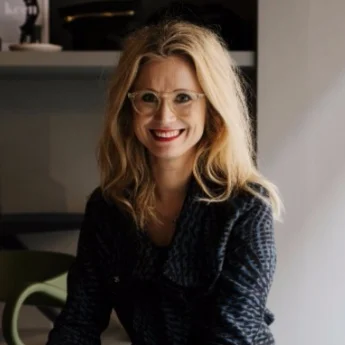 Judith Wolst Entrepreneur. Public Speaker. Digital Strategist. Geek. Curious soul. At Changers . 