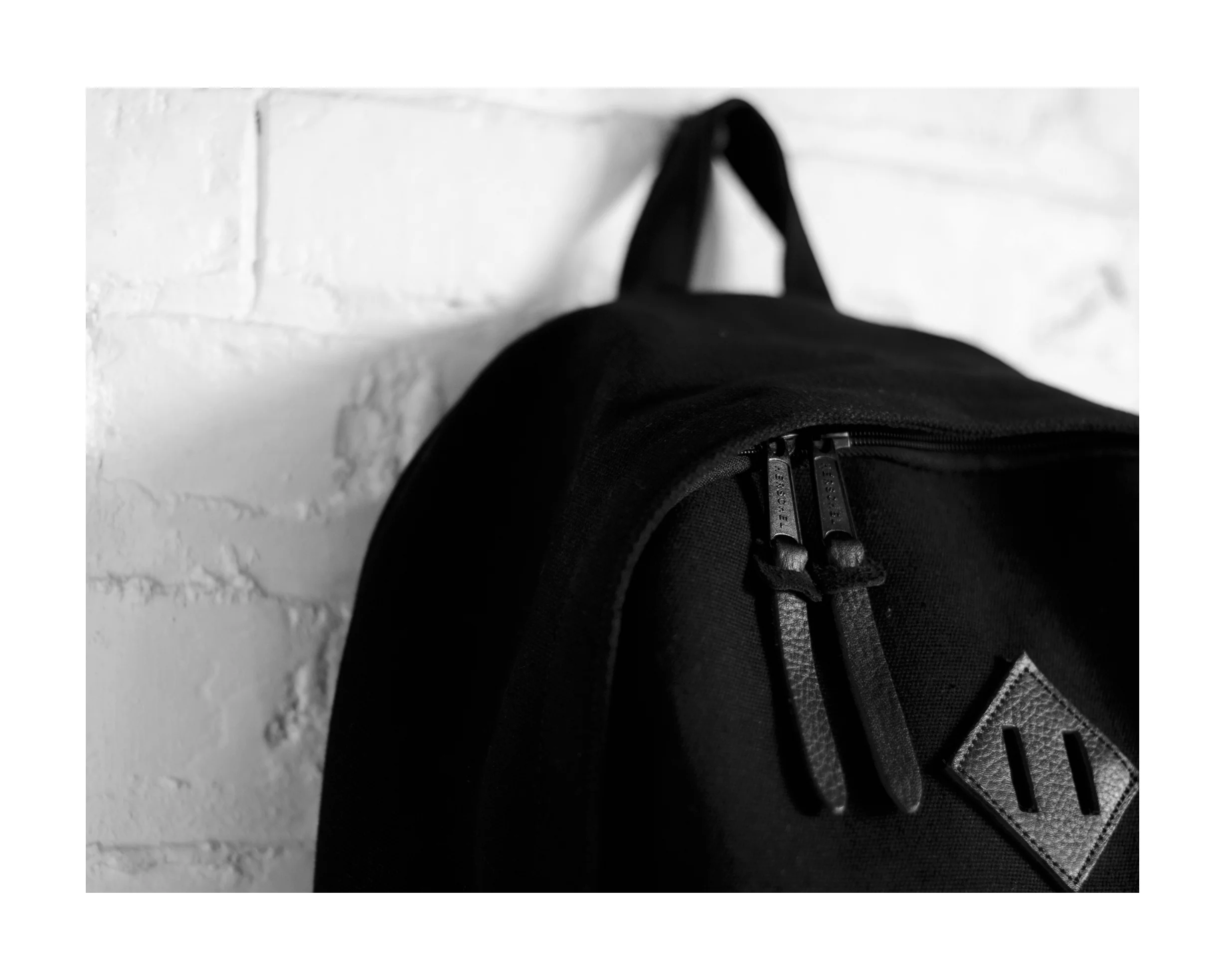COTTONCAVAS_BLACK_LOGO4_boarder.jpg