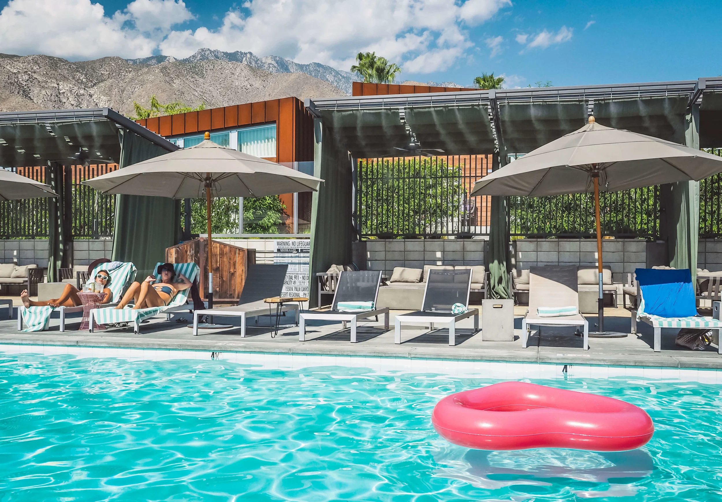 The bright colors and desert vibes of Palm Springs are perfect for a relaxing vacation. Learn more about where to stay and how to experience the city and have a blast despite the heat. #palmsprings #california #cityguide #travel