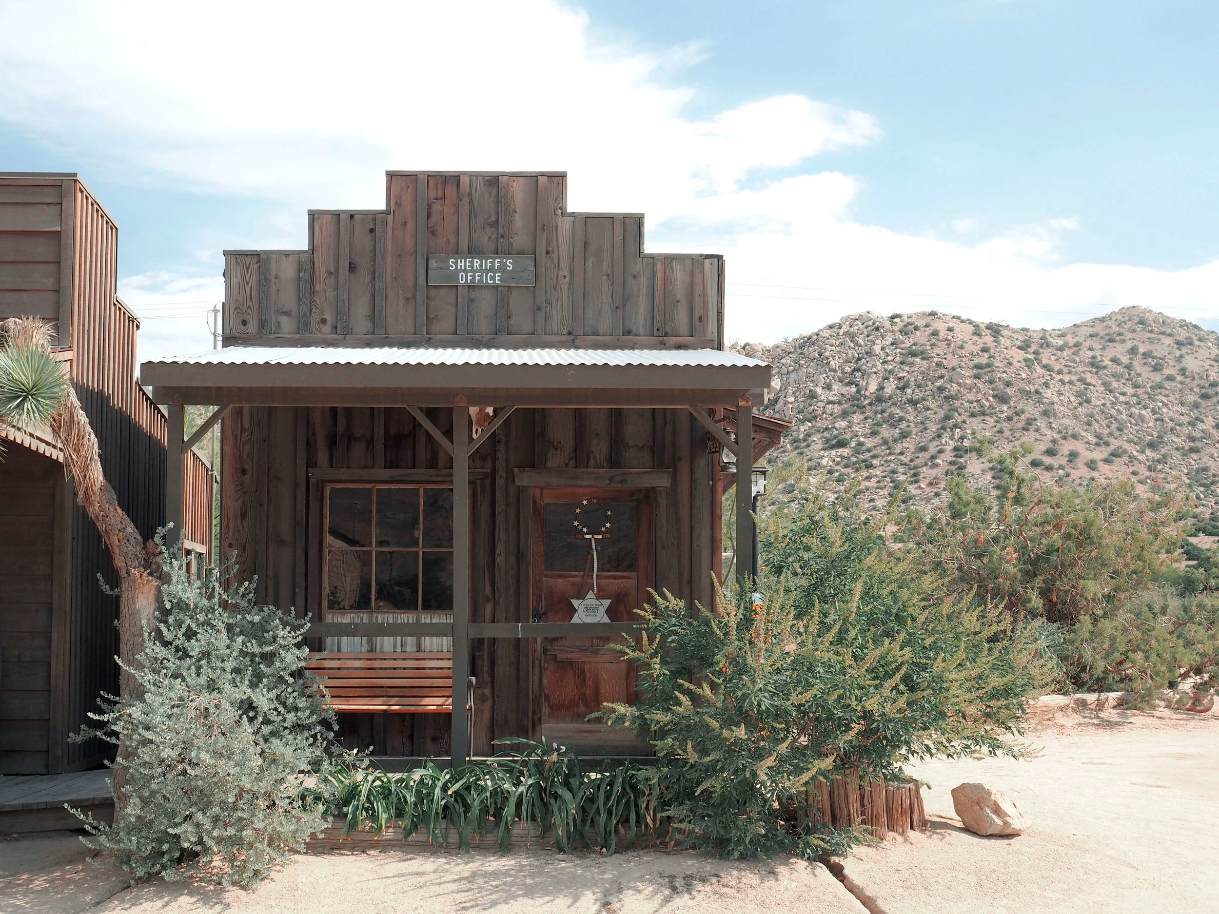 Even in the modern day you can experience the old Wild West of the 1800's. Pioneertown, California is a step back in time with a saloon, stables, and a thriving artist community. #california #wildwest #desert #travel