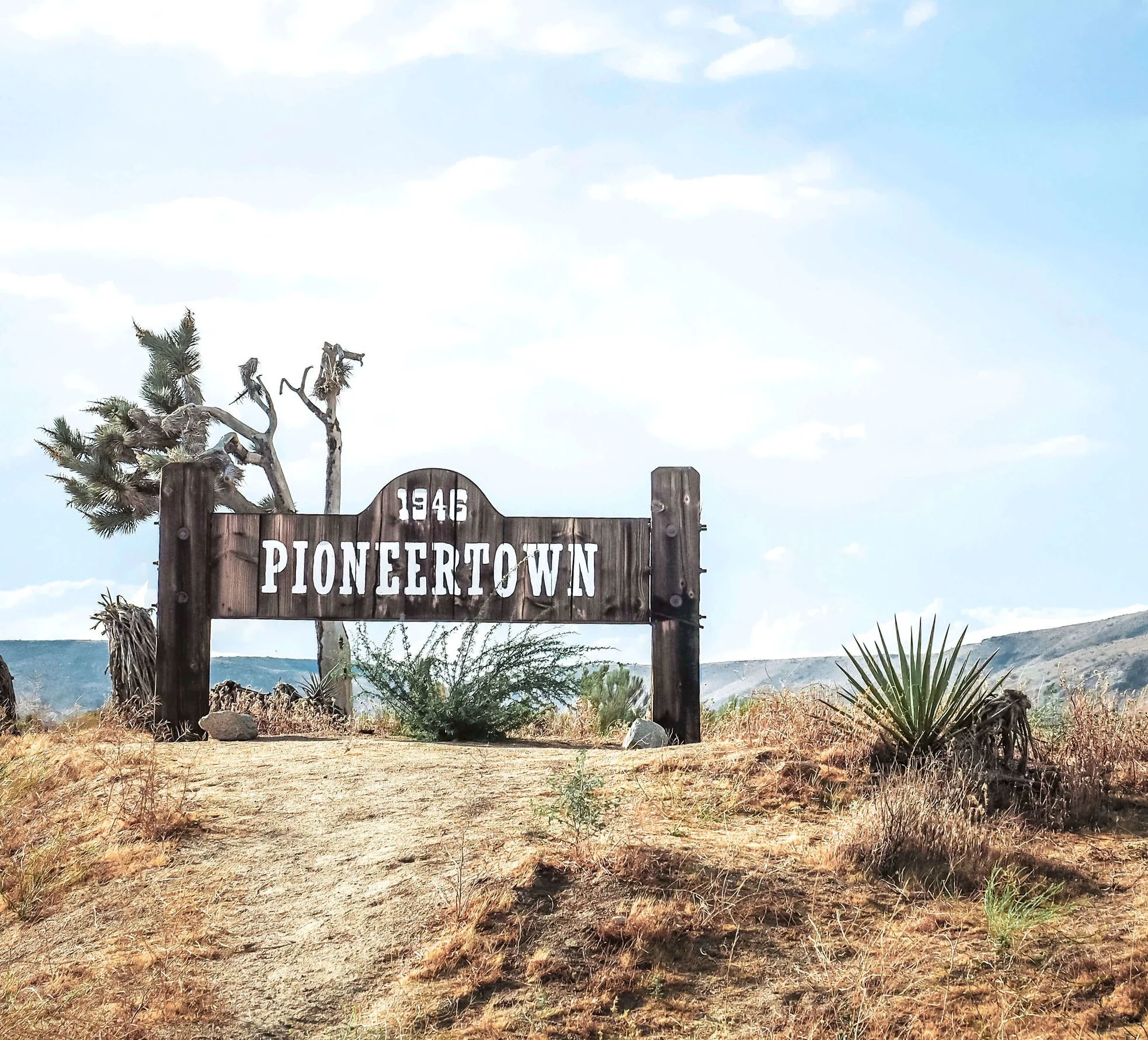 Even in the modern day you can experience the old Wild West of the 1800's. Pioneertown, California is a step back in time with a saloon, stables, and a thriving artist community. #california #wildwest #desert #travel