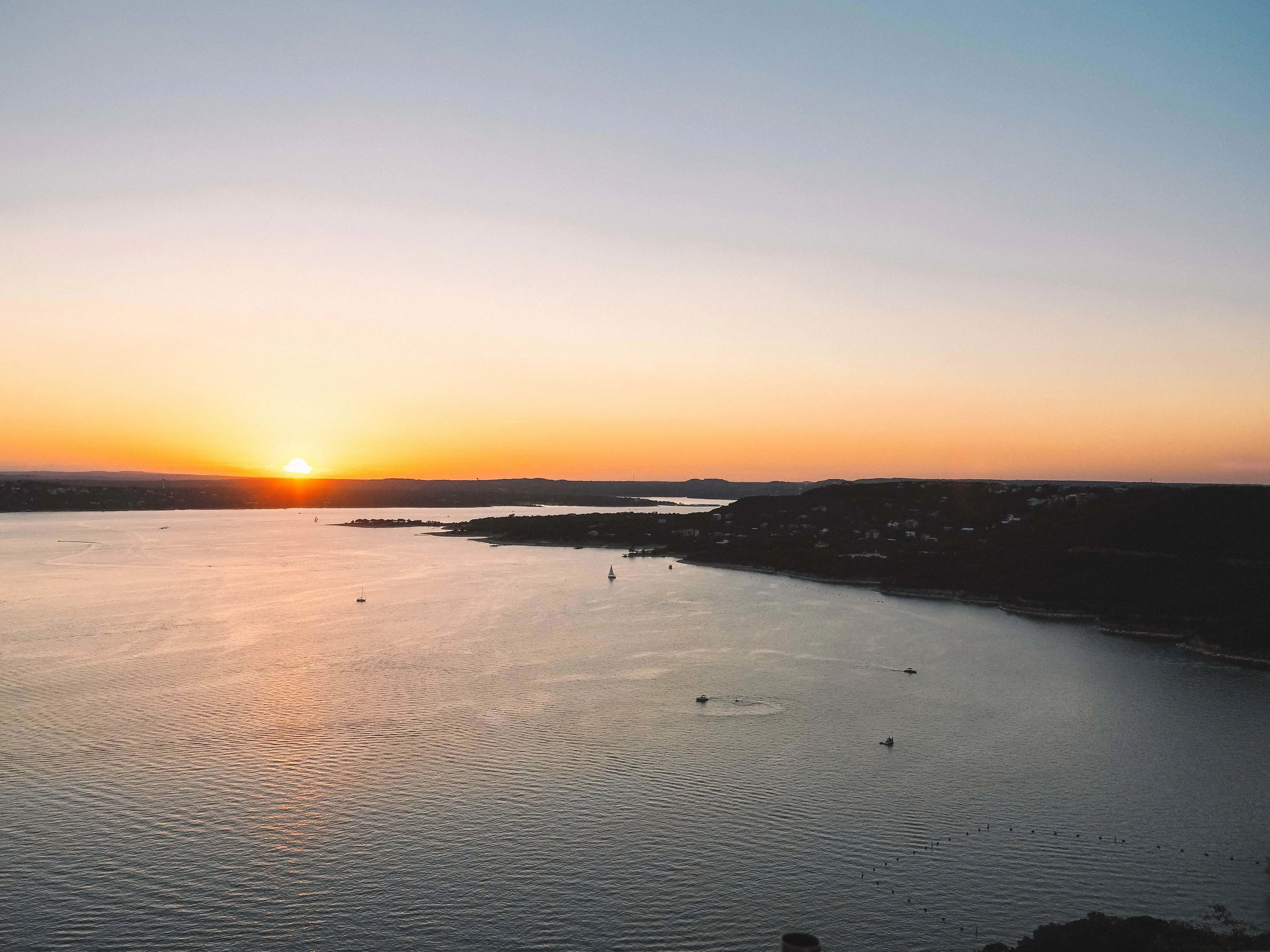 There’s a reason why people want to “Keep Austin Weird”. The city of Austin, Texas is an eclectic mix of art, food, culture and fun. Plus there are so many outdoor activities right within the city limits! Plan your trip with the 6 things you cannot miss in Austin! #austin #texas #travel #cityguide